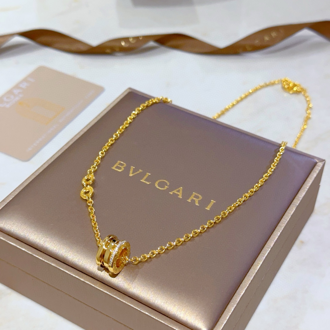 。宝格丽项链V金材质 。BVLGARI宝格丽 DIVAS‘ DREAM 系列 品相完美，细节无敌，那种独