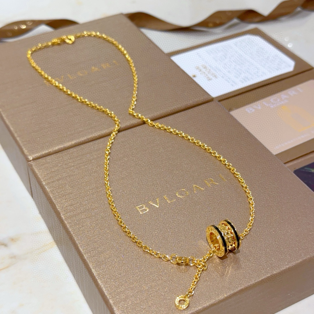 。宝格丽项链V金材质。BVLGARI宝格丽 DIVAS‘ DREAM 系列 品相完美，细节无敌，那种独特