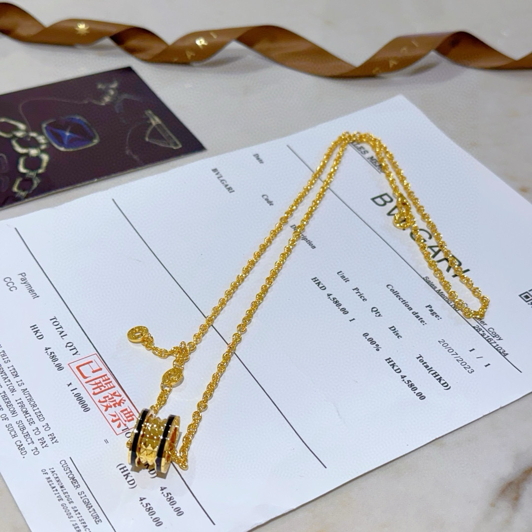 。宝格丽项链V金材质。BVLGARI宝格丽 DIVAS‘ DREAM 系列 品相完美，细节无敌，那种独特
