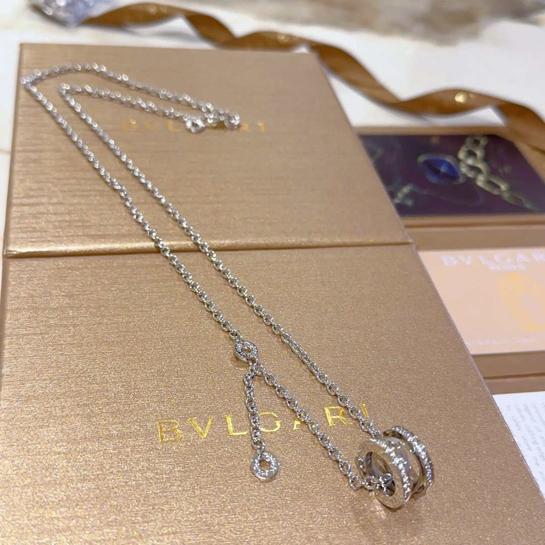 。宝格丽项链V金材质 带logo。BVLGARI宝格丽 DIVAS‘ DREAM 圆钻系列 品相完美，细