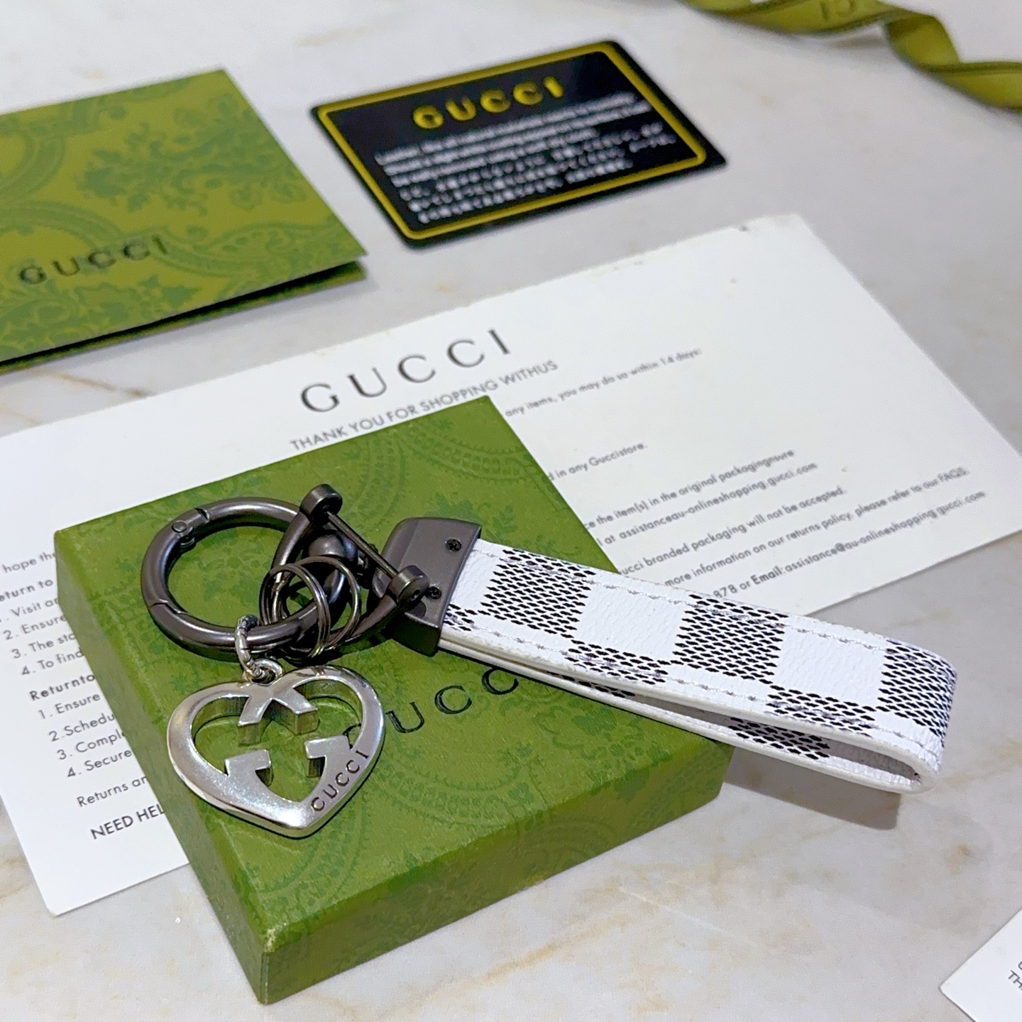 NO:113171,New product release Gucci keychain Gucci bag buckle Latest bag hanging accessories higher grade Celebrity same Anger Forest series dual G classic co-branded design concept keychain series Details are used for the old version Non-market glossy version This model has been released. Gucci is very good to match with trendy backpacks, jewelry boutiques, gucci, backpacks, keychain19860909批新品发布 古驰钥匙扣 古驰包包扣 最新款包包挂饰档次更高明星同款Anger Forest系列双G经典款联名设计理念钥匙扣系列 细节对版做旧处理 非市面亮面版型 这款一直在出 古驰里面热卖款 非常好搭配潮流背包,饰品精品,gucci,backpacks,keychain,Jewelry