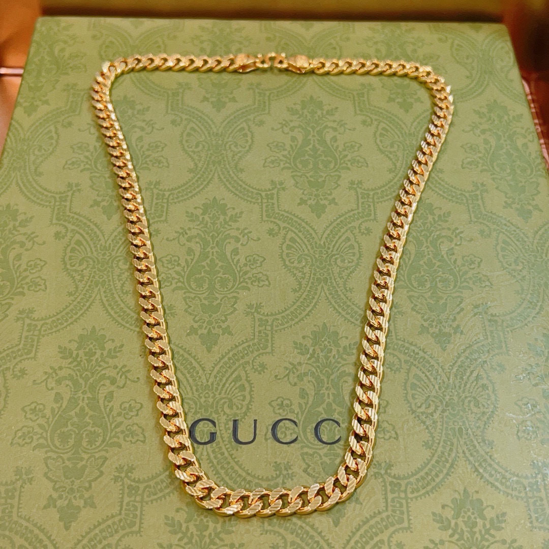 NO:113161,The latest style of Gucci necklaces is higher in chain grade, star style Anger Forest series double G classic necklace Chow Tai Fook Gold Store series gold necklaces, non-fading and protection, chain length 60 cm can be changed, details are used to make the version old, non-market bright style, this model has been released, Gucci is very easy to match with trendy clothes, jewelry quality, gucci, necklace, gold19860909批古驰项链最新款链条档次更高明星同款Anger Forest系列双G经典项链周大福金店系列黄金项链 不退色加保护 链长60厘米可改长度 细节对版做旧处理 非市面亮面版型 这款一直在出 古驰里面热卖款 非常好搭配潮流衣服,饰品精品,gucci,necklace,gold,Jewelry