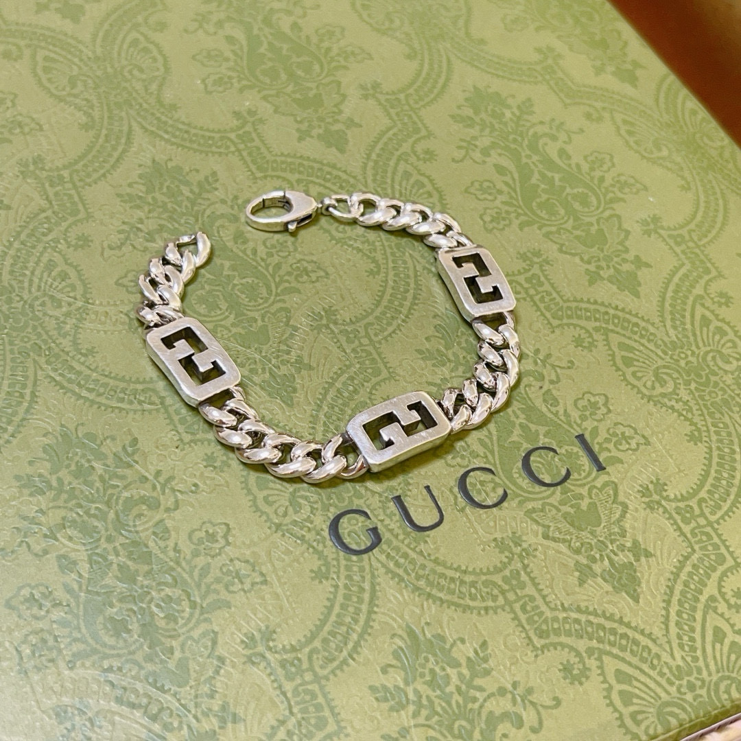 NO:108069,Bill. Newly released Gucci Gucci bracelet The latest classic model is exquisite, regardless of 3G style or texture, it is absolutely top feel. Just take a look and you can understand the original logo. Super nice. The best choice for matching clothes. It is a must-have artifact for men and women. The number of codes is 18.20.22.24 cm, jewelry quality, gucci, gucci, bracelet19860909批. 新出炉 Gucci古驰手链最新款的经典款 精致无论3G款式 质感 都是绝对的顶尖feel 只要看一眼就懂了原版logo 超 nice 搭配衣服最佳的选择,男女同款必备神器 码数18.20.22.24厘米,饰品精品,gucci,gucci,bracelet,Jewelry