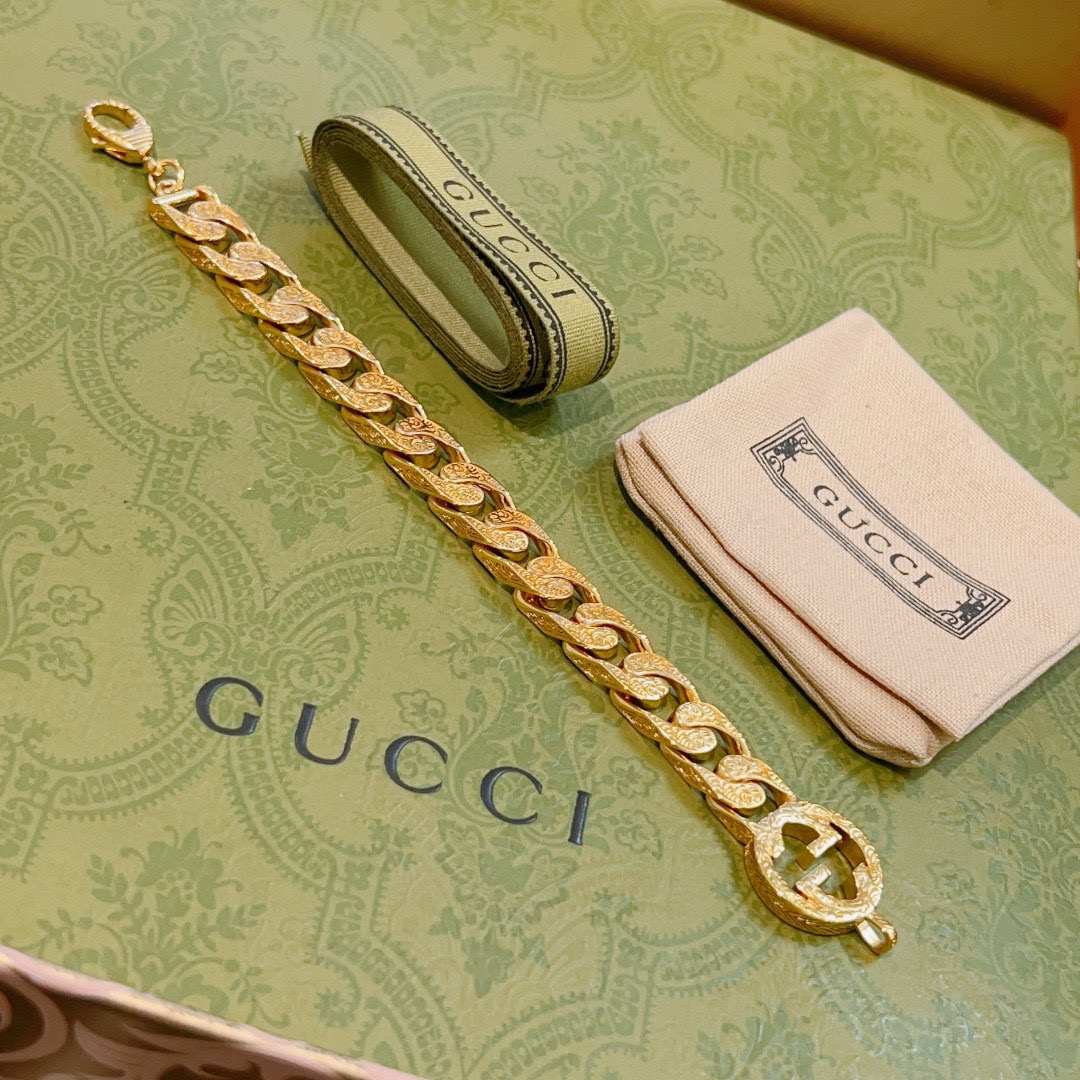 NO:113170,Bill. New product release 2025 latest release Gucci Gucci bracelet gold latest classic style exquisite, regardless of style or texture, is absolutely top feel. Just take a look and you can understand the original logo. Super nice. The best choice for matching clothes. It is a must-have artifact for men and women. 18.20.22.24 cm, jewelry quality, gucci, gucci, bracelet, gold19860909批. 新品发布 2025最新出炉 Gucci古驰手链黄金最新款的经典款 精致无论款式 质感 都是绝对的顶尖feel 只要看一眼就懂了原版logo 超 nice 搭配衣服最佳的选择,男女同款必备神器 18.20.22.24厘米,饰品精品,gucci,gucci,bracelet,gold,Jewelry
