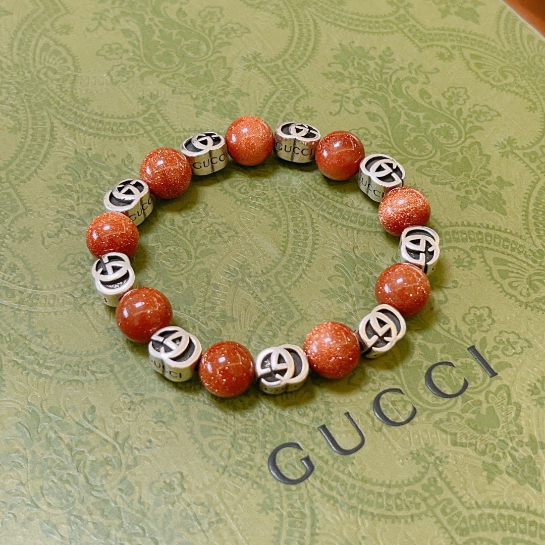 NO:108064,Buy Gucci bracelets are the same as men and women. The latest style of Sands and Stone bracelets are higher in grade. Stars are the same as Anger Forest series double g Sands and Stone bracelets. Size: 16-24 cm. Details are used to treat the old version. Non-market bright style. This is always available. Gucci is the best-selling model in Gucci. Very easy to match clothes, fine accessories, gucci, bracelet19860909批 古驰手链男女同款 最新款金沙石手链档次更高明星同款Anger Forest系列双g金沙石手链 尺寸:16-24厘米 细节对版做旧处理 非市面亮面版型 非市面普通做这款一直在出 古驰里面热卖款 非常好搭配衣服,饰品精品,gucci,bracelet,Jewelry