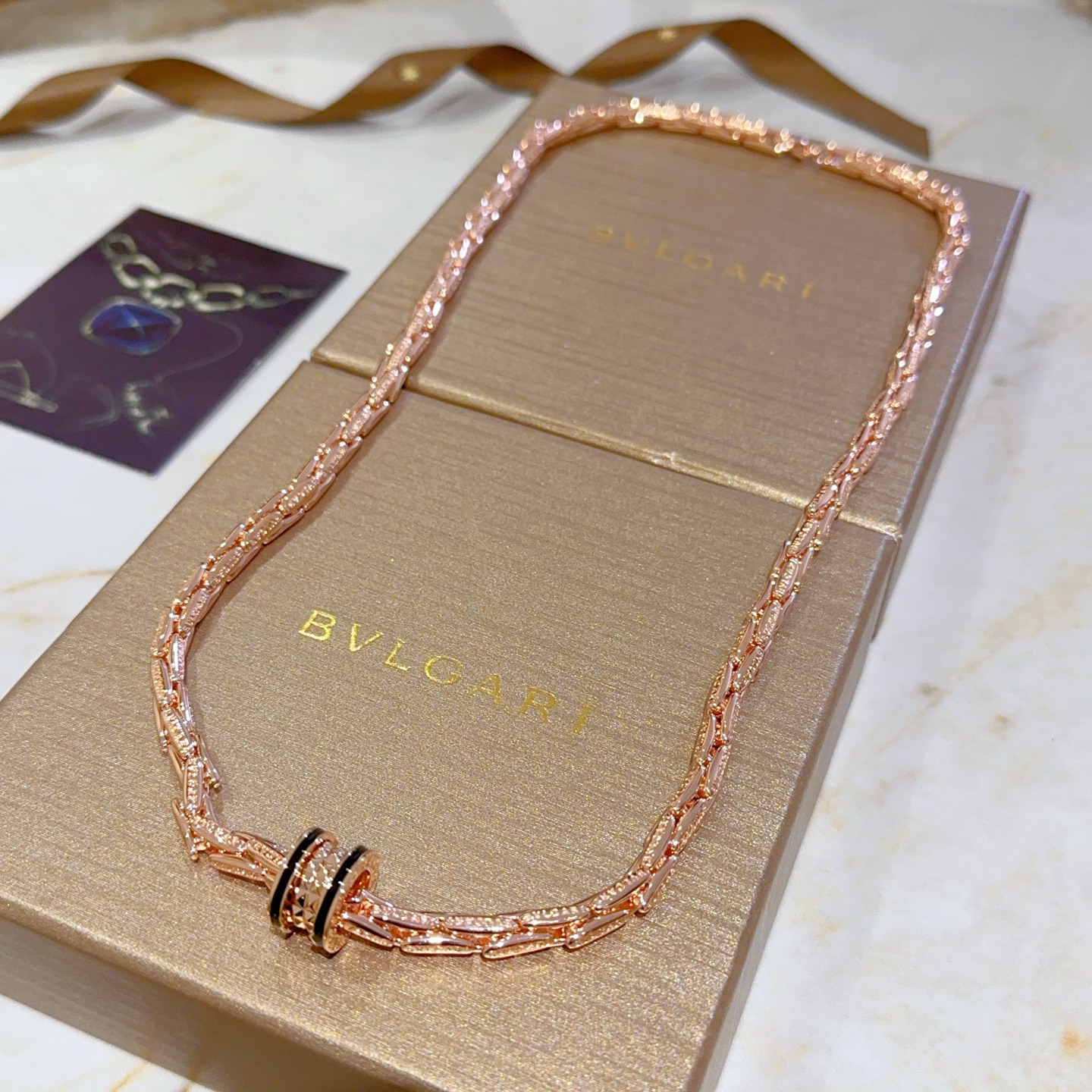 NO:112861,Bulgari necklace V gold material. BVLGARI DIVAS' DREAM series. Perfect appearance and invincible details. The unique color is completely impeccable. It is decorated with a classic ring shape design. It is simple but elegant and eye-catching. The combination of gold inlaid diamonds makes the look more elegant and the upper body is elegant. The same style as men and women. Bulgari necklace, jewelry boutique, bottega veneta, bvlgari, bvlgari, necklace, gold19860909批.宝格丽项链V金材质.BVLGARI宝格丽 DIVAS‘ DREAM 系列 品相完美,细节无敌,那种独特的色泽完全无可挑剔,再缀以经典指环外形设计,简约之余却又优雅夺目,黄金镶嵌钻石的组合更显气色,上身雅致动人.男女同款 宝格丽项链,饰品精品,bottega veneta,bvlgari,bvlgari,necklace,gold,Jewelry