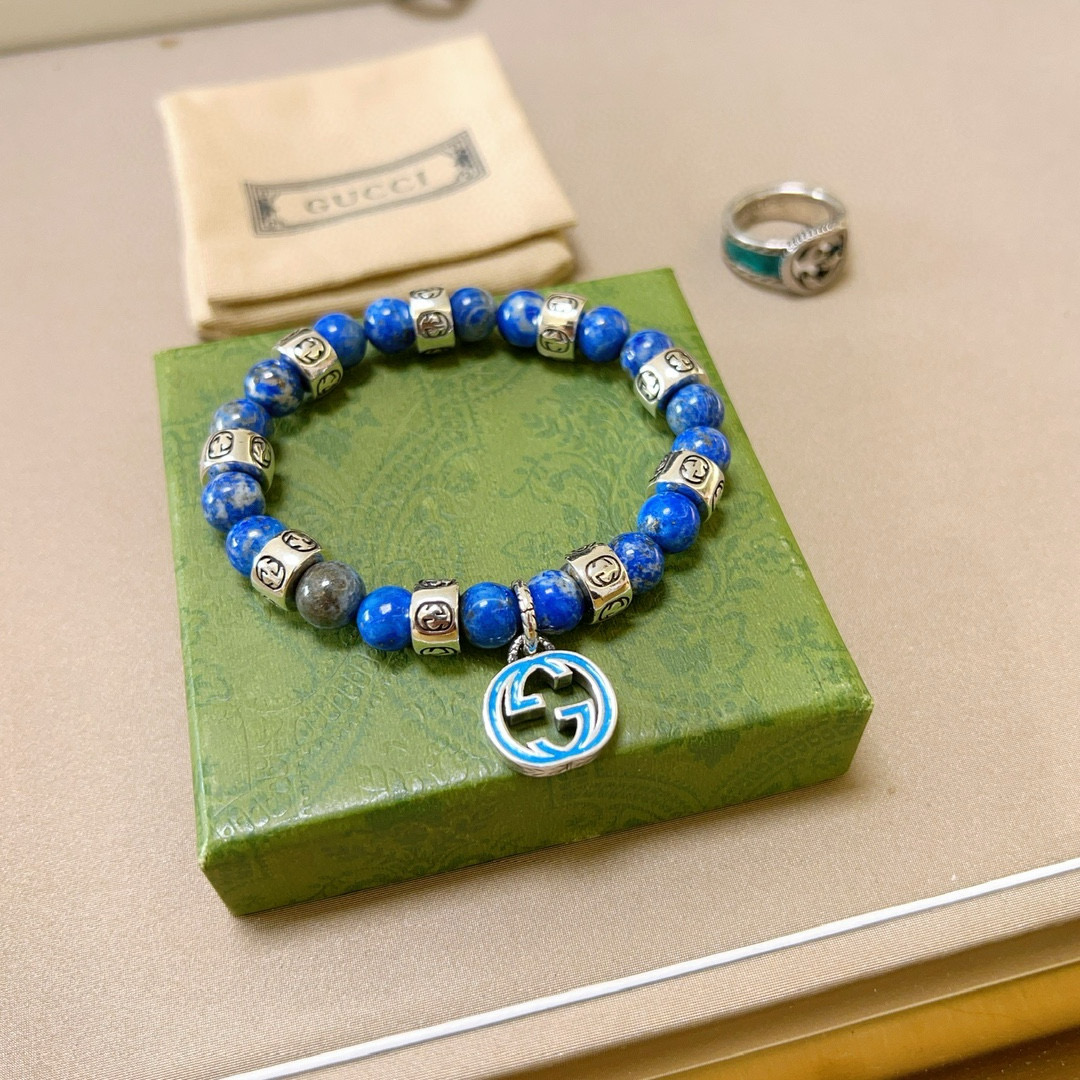 NO:112867,Buy Gucci bracelets are the same as men and women. The latest natural lapis lazuli bracelet has higher grade. Stars are the same as Anger Forest series double G natural lapis lazuli crystal bracelet. Size: 16-24 cm. Details are used to treat the old version. Non-market bright version. This one is always being made on the market. Gucci is popular in the hot-selling model. Very easy to match clothes, fine accessories, gucci, bracelet19860909批 古驰手链男女同款 最新款天然青金石手链档次更高明星同款Anger Forest系列双G天然青金石水晶手链 尺寸:16-24厘米 细节对版做旧处理 非市面亮面版型 非市面普通做这款一直在出 古驰里面热卖款 非常好搭配衣服,饰品精品,gucci,bracelet,Jewelry