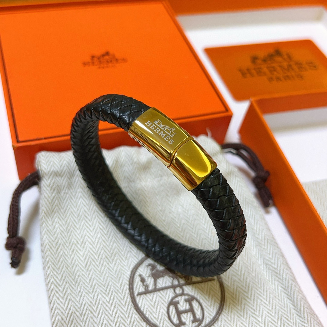 NO:112871,Bill. New Hermes bracelet bracelet thickened version, Platinum version. High-end precision version [color][color] Many internet celebrities same style. Hermes bracelets test the master's craftsmanship too much. It's not simple. [color][color] High-end customization, same style for men and women, Hermes is popular 1:1 super exquisite star. The same style k gold texture, and the high-end craftsmanship is created. It is really awesome to use, and the jewelry is boutique, hermes, hermes, bracelet19860909批.新款Hermes爱马仕手链编织手绳加厚版 铂金版.高级精工版[色][色]众多网红同款 爱马仕手链太考验师傅的手艺了 要确保每个细节都到位不简单[色][色] 高端定制 男女同款 爱马仕火爆 1:1超精赞明星 同款 k金质感,精工高端工艺打造出炉. 上手真的赞爆,饰品精品,hermes,hermes,bracelet,Jewelry