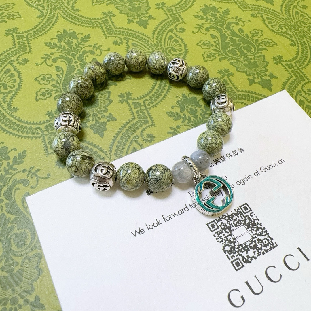 NO:108684,New products released Gucci bracelets for men and women. The latest model of natural stone medicine king high-end material retro parts series bracelets with higher grades. Stars same model Anger Forest series double g natural stone bracelet Size: 16-24 cm Details are used for the old version Non-market glossy style Non-market ordinary style This model has been released. Gucci is very good at matching clothes, jewelry quality, gucci, bracelet19860909批.新品发布古驰手链男女同款 最新款天然石药王高端材质复古件系列手链档次更高明星同款Anger Forest系列双g天然石手链 尺寸:16-24厘米 细节对版做旧处理 非市面亮面版型 非市面普通做这款一直在出 古驰里面热卖款 非常好搭配衣服,饰品精品,gucci,bracelet,Jewelry