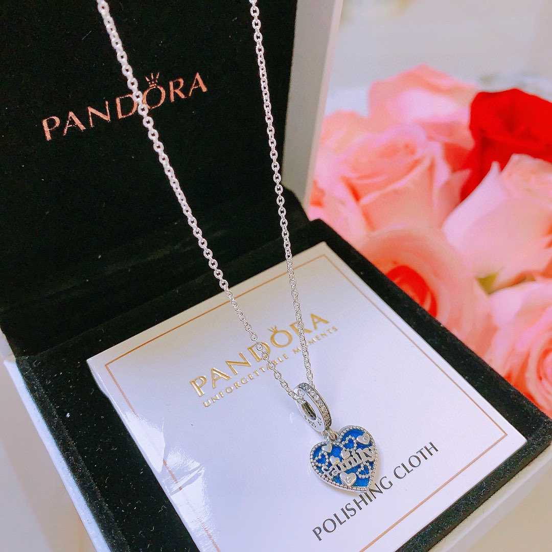 批70。🔥🔥🏮🏮潘多拉项链Pandora 抖音网红 直播带货 爆款 高品质镶嵌工艺 爆款官网同款 最新款🔥搭配潘多拉🌷🍃独家实拍。工厂直销一手货源! 🔥特殊渠道 ✈足克足量,进口水钻全手工镶嵌💎限量出售,欢迎下单👏👏。每一颗配件都有其含义,证明出潘多拉手链是具有丰富的首饰内涵和艺术故事❕❕ 钻位清晰镶工是极好的丹麦高端材质和顶级银为原料。可以自行调节长短