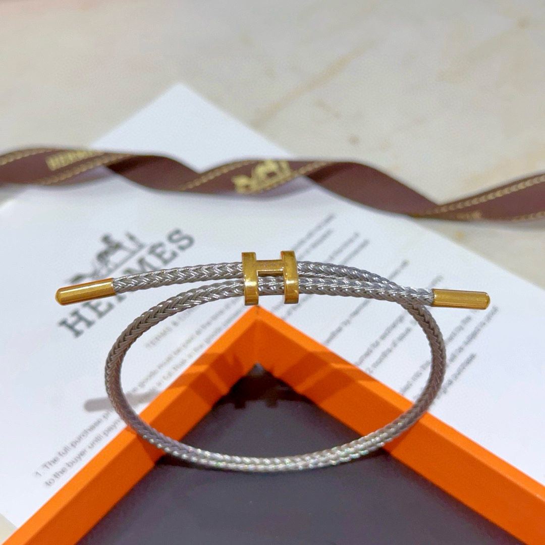 NO:108956,Critic. Hermes bracelets test the master's craftsmanship to ensure that the workmanship is sufficient, the details must be achieved to the extreme [color][color] High-end customization Goddesses all love Hermes popular bracelets are super exquisite goddesses Stars same style High-end material gold plating, K gold texture is really good, jewelry quality, hermes, bracelet, gold plating19860909批.爱马仕手链 手绳太考验师傅的手艺了 要确保做工够位必须细节做到极致[色][色] 高端定制 女神 都爱爱马仕火爆 手链 超精赞各路女神 明星 同款 高端材质镀金,k金质感上手真的赞,饰品精品,hermes,bracelet,gold plating,Jewelry