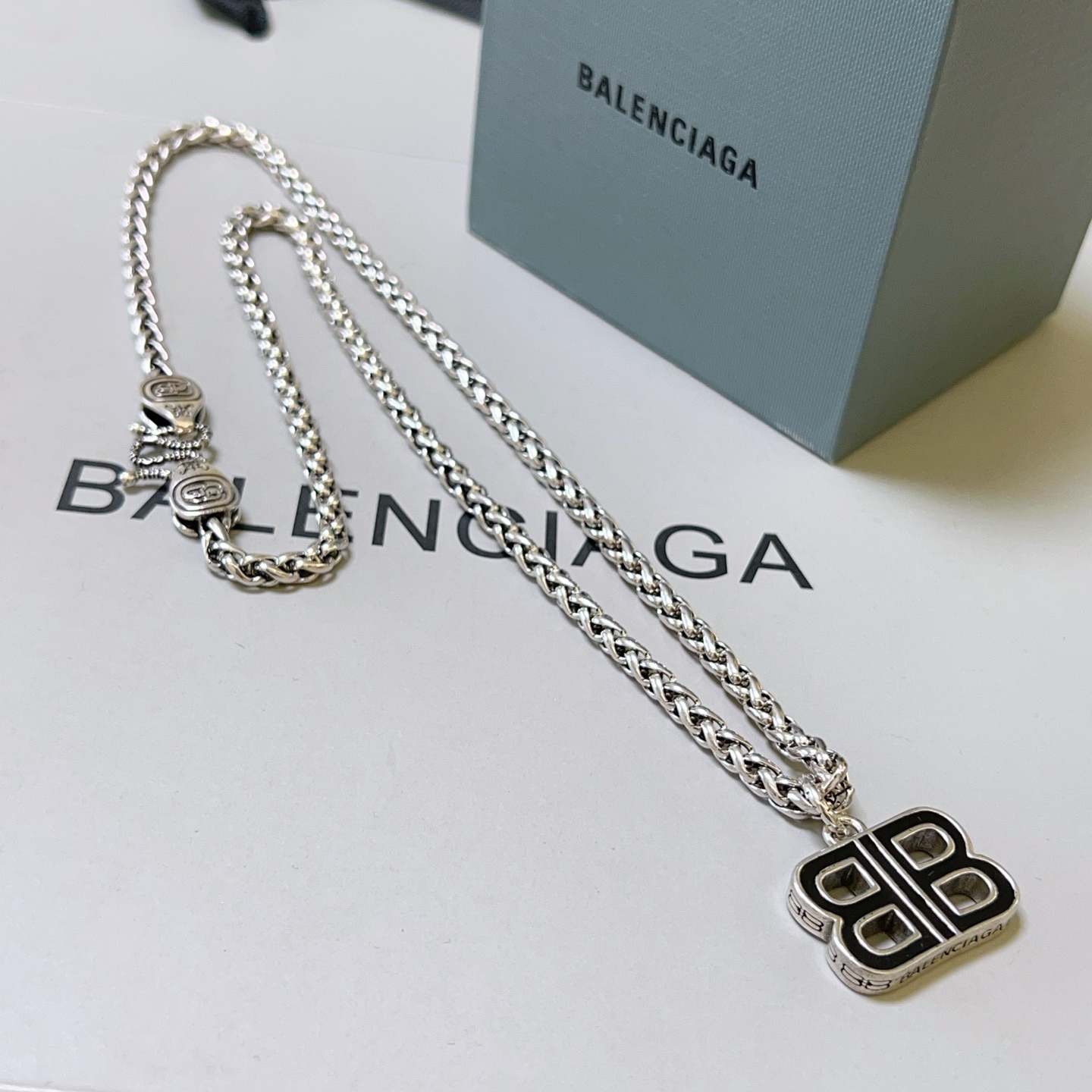 NO:112475,Batch original single product Balenciaga Necklace Balenciaga New necklace counter is consistent, fine workmanship, every detail process is in place, fine design craftsmanship, hot products shipped, unique retro style Balenciaga Necklace, fine jewelry, balenciaga, balenciaga, necklace19860909批 原单货新品 巴黎世家项链 Balenciaga 新款项链专柜一致 细节做工精细 每个细节流程到位 设计工艺精细 火爆款出货 设计独特 复古风格 巴黎世家项链,饰品精品,balenciaga,balenciaga,necklace,Jewelry