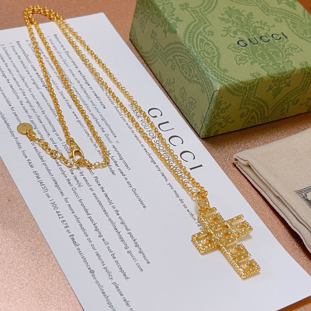 NO:109054,The latest model of Gucci necklace has higher chain grade, star style, same style Anger Forest series double G Gucci necklace, chain length 60 cm can be changed length Gucci gold necklace European and American trendy style Details are used to treat versions, non-market glossy style This model has been released. Gucci is very good to match with trendy clothes, jewelry quality, gucci, necklace19860909批 古驰项链最新款链条档次更高明星同款Anger Forest系列双G古驰项链 链长60厘米可改长度 古驰金色项链欧美潮流风 细节对版做旧处理 非市面亮面版型 这款一直在出 古驰里面热卖款 非常好搭配潮流衣服,饰品精品,gucci,necklace,Jewelry