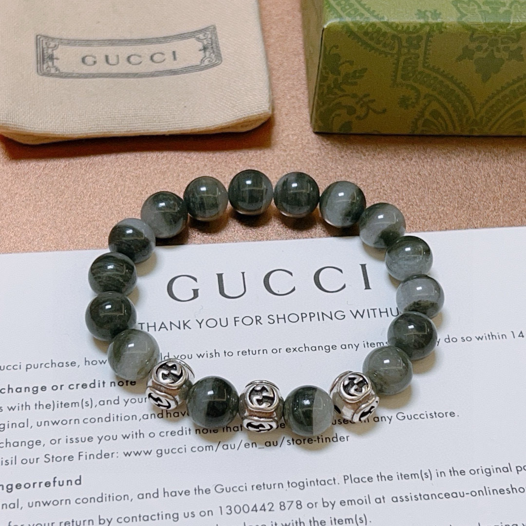 NO:109062,Buy Gucci bracelets are the same as men and women. The latest natural stone bracelets are higher in grade. Stars are the same as Anger Forest series double g ghost stone crystal bracelet. Size: 16-24 cm. Details are used to treat the old version. Non-market bright version. This one is always being made on the market. Gucci is popular in the hot-selling model. Very easy to match clothes, fine accessories, gucci, bracelet19860909批 古驰手链男女同款 最新款天然石手链档次更高明星同款Anger Forest系列双g幽灵石水晶手链 尺寸:16-24厘米 细节对版做旧处理 非市面亮面版型 非市面普通做这款一直在出 古驰里面热卖款 非常好搭配衣服,饰品精品,gucci,bracelet,Jewelry