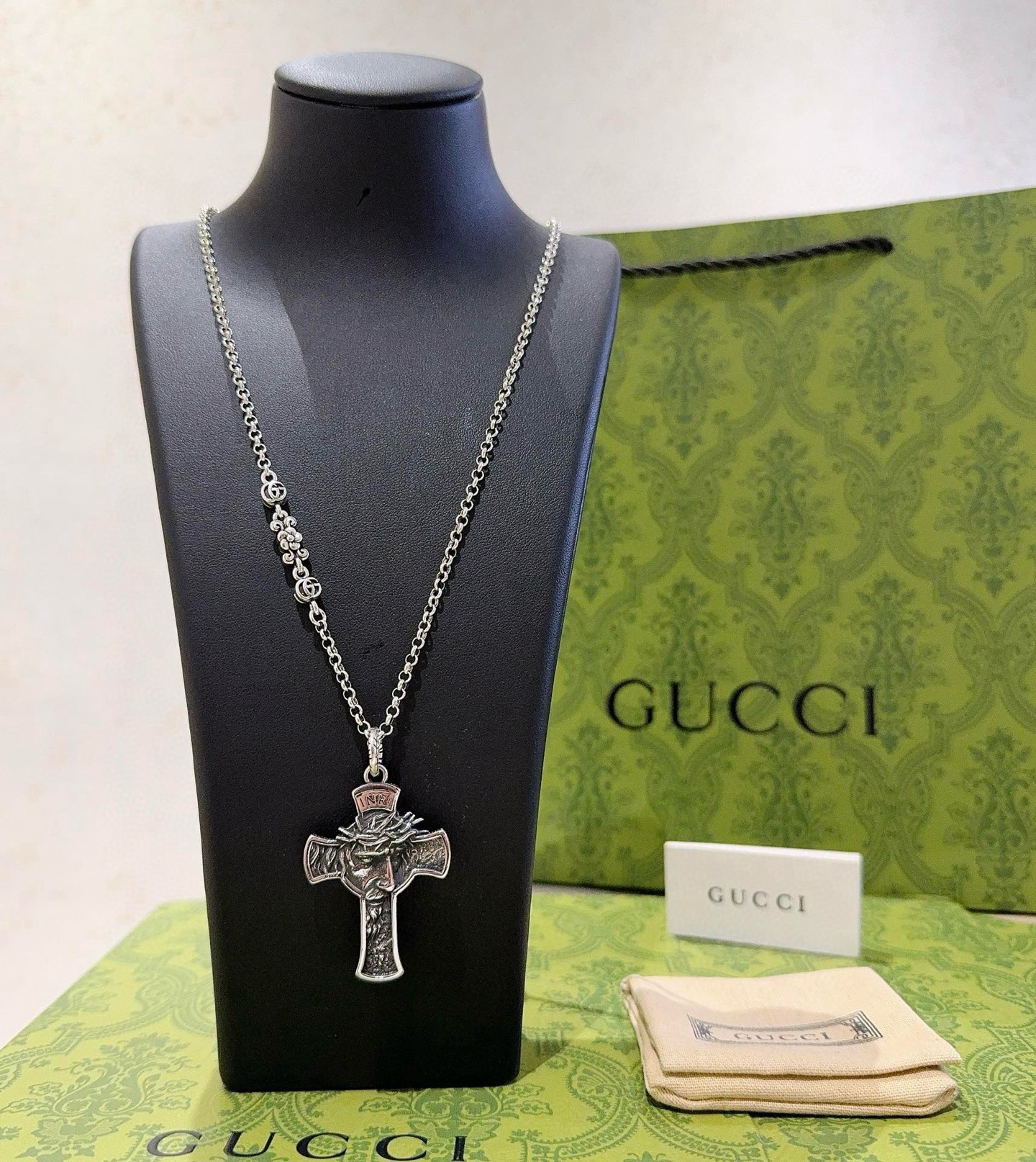 NO:112485,New products are released, Italy officially announced, Gucci necklace latest model chain grade is higher, star style Anger Forest series double G classic design concept necklace series retro silver necklace details are used to treat versions, non-market glossy styles This model has been released, Gucci is popular in it, very easy to match with trendy clothes, jewelry quality, gucci, necklace19860909批新品发布 意大利官宣 古驰项链最新款链条档次更高明星同款Anger Forest系列双G经典款设计理念项链系列复古银项链 细节对版做旧处理 非市面亮面版型 这款一直在出 古驰里面热卖款 非常好搭配潮流衣服,饰品精品,gucci,necklace,Jewelry