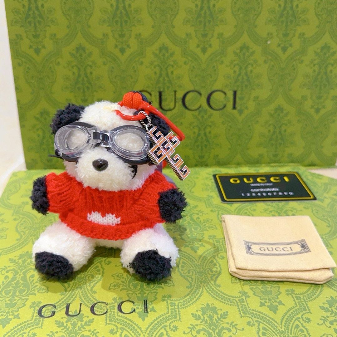 NO:112487,New product release Gucci keychain Gucci bag buckle Latest bag hanging accessories higher grade Celebrity same Anger Forest series dual G classic co-branded design concept keychain series Details are used for the old version Non-market glossy version This model has been released. Gucci is very good to match with trendy backpacks, jewelry boutiques, gucci, backpacks, keychain19860909批新品发布 古驰钥匙扣 古驰包包扣 最新款包包挂饰档次更高明星同款Anger Forest系列双G经典款联名设计理念钥匙扣系列 细节对版做旧处理 非市面亮面版型 这款一直在出 古驰里面热卖款 非常好搭配潮流背包,饰品精品,gucci,backpacks,keychain,Jewelry