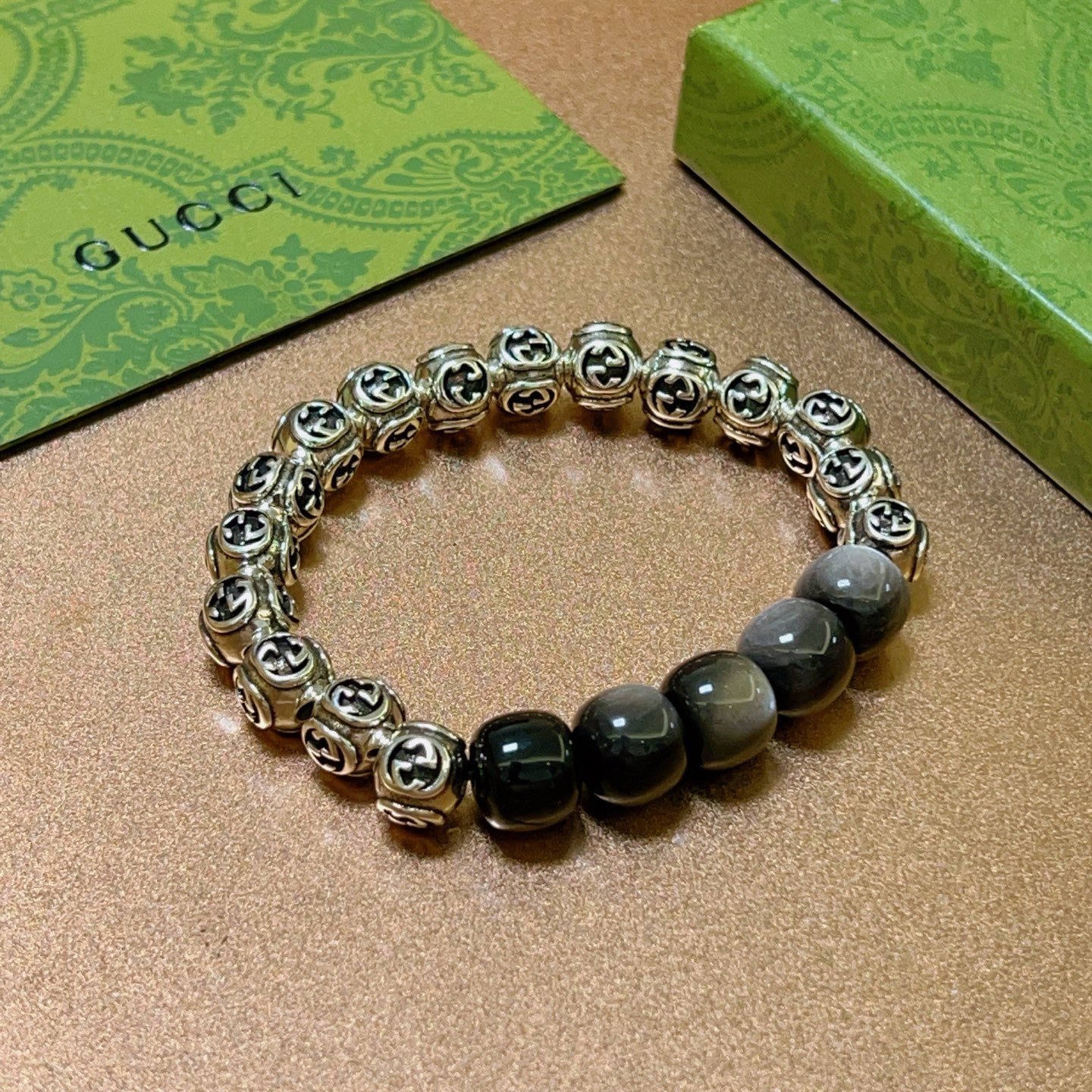 NO:109080,Batch New product launch conference Gucci bracelet natural stone counter precision version natural silver obsidian Gucci bracelet silver obsidian Thai silver style Gucci bracelet same style for men and women, retro and old style original replica pure handmade ~ authentic model opening trend and fashion essential for both men and women, couple style same style for couples Rock punk Tai silver style retro elements trendy and versatile, super like to place orders and notes sizes 16 cm to 24 cm, jewelry boutique, gucci, bracelet19860909批 新品发布会古驰手链天然石专柜精工版本天然银曜石古驰手链 银曜石泰银风格古驰手链 明星同款男女款 复古做旧风 原版复刻 纯手工打造 ～正品开模潮流时尚必备 男女均可佩戴 情侣款同款 摇滚朋克泰银风格 复古元素 潮流百搭 超级喜欢下单备注尺寸 16厘米到24厘米,饰品精品,gucci,bracelet,Jewelry