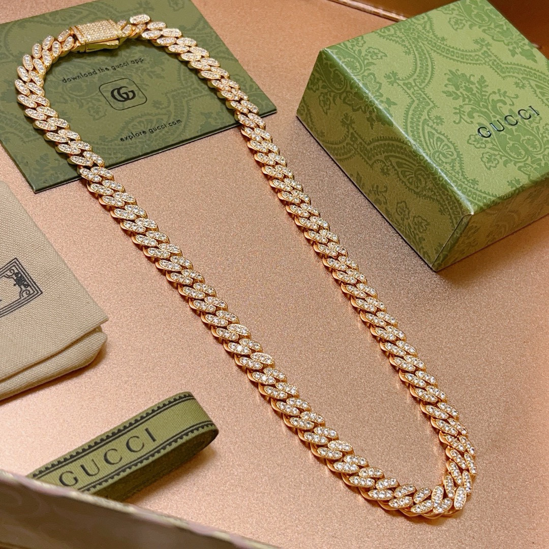 NO:109058,The latest model of Gucci necklace (luxury style) is the latest model of Gucci necklace with a higher diamond chain. It took more than a month to make it exquisitely and meticulously handmade to create the perfect latest model. Anger Forest series double G Gucci necklace, clavicle chain, details and non-market glossy version. This model has been released. Gucci is very good at matching trendy clothes, fine accessories, gucci, necklace19860909批(奢华款)古驰项链最新款满钻链条档次更高明星同款.花了一个多月做出来精工细致纯手工打造完美的最新款式 Anger Forest系列双G古驰项链 锁骨链 细节对版非市面亮面版型 这款一直在出 古驰里面热卖款 非常好搭配潮流衣服,饰品精品,gucci,necklace,Jewelry
