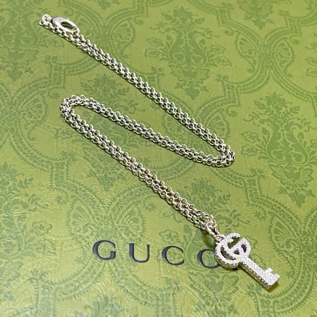 NO:112065,The latest model of Gucci necklaces is higher in chain grade, star style, the same style, Anger Forest series, double G classic style design concept, necklace series, retro silver necklace, details are used to treat, non-market bright style, this model has been released, Gucci is popular in it, very easy to match with trendy clothes, jewelry quality, gucci, necklace19860909批古驰项链最新款链条档次更高明星同款Anger Forest系列双G经典款设计理念项链系列复古银项链 细节对版做旧处理 非市面亮面版型 这款一直在出 古驰里面热卖款 非常好搭配潮流衣服,饰品精品,gucci,necklace,Jewelry