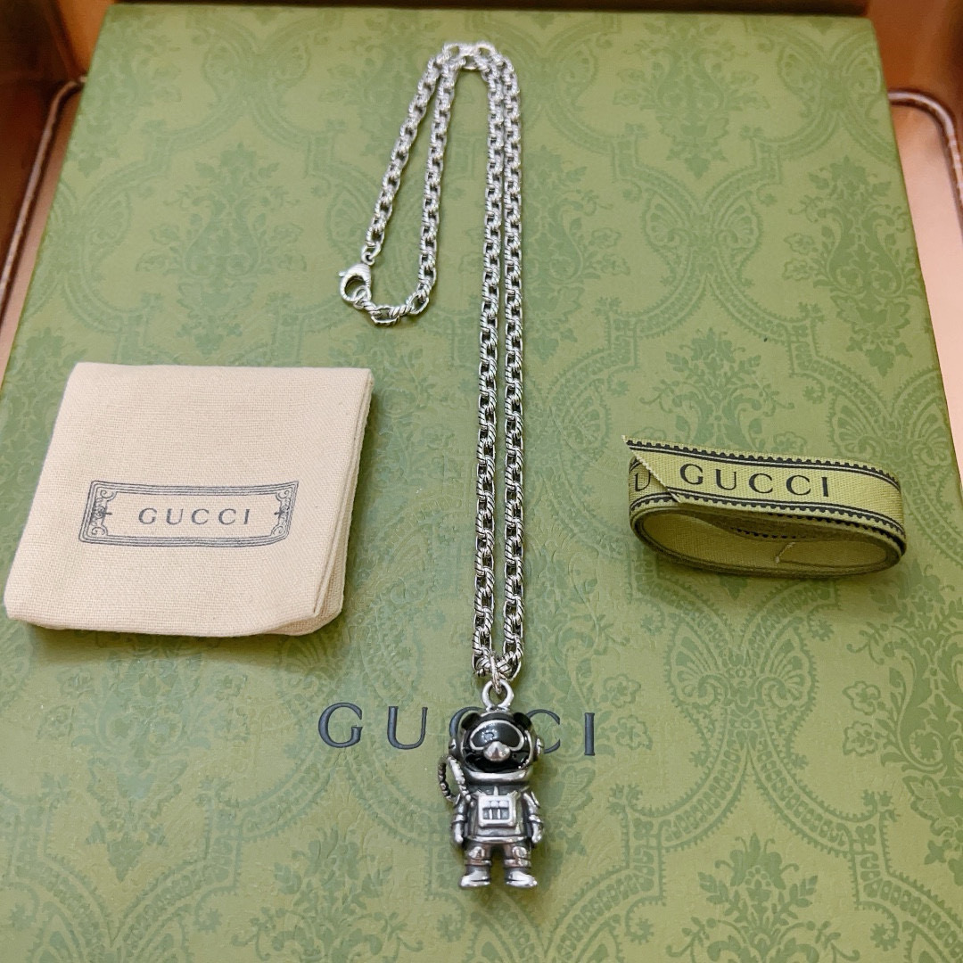NO:109103,Buy Gucci Necklace The latest model has higher chain grades. Stars' same style. Anger Forest Machine Bear Series Double G Gucci Necklace. The chain length is 60 cm. The length can be changed. Details are used to treat the version. Non-market glossy version. This model has been released. Gucci is very good at matching trendy clothes, jewelry quality, gucci, necklace19860909批 古驰项链 最新款链条档次更高明星同款Anger Forest机器熊系列双G古驰项链 链长60厘米可改长度 细节对版做旧处理 非市面亮面版型 这款一直在出 古驰里面热卖款 非常好搭配潮流衣服,饰品精品,gucci,necklace,Jewelry