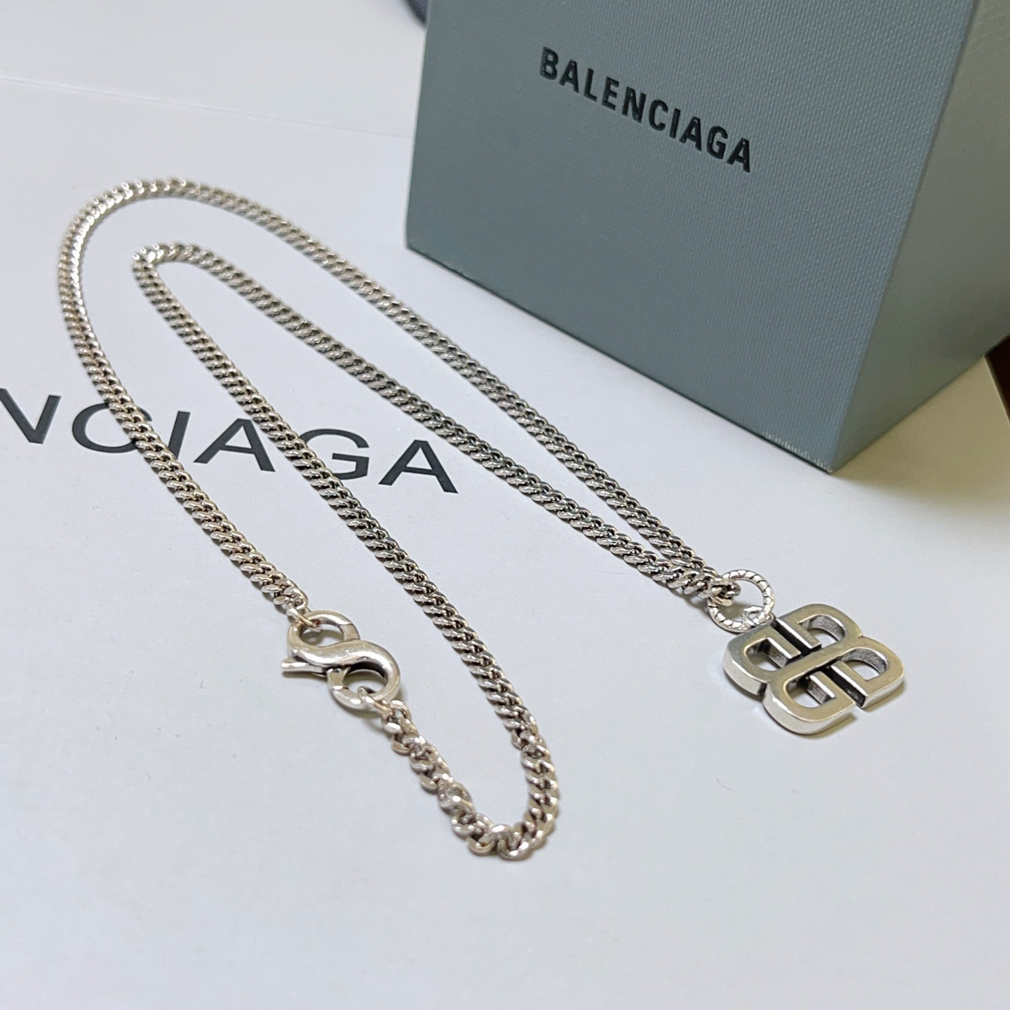 NO:112068,Batch original single product Balenciaga Necklace Balenciaga New necklace counter is consistent, fine workmanship, every detail process is in place, fine design craftsmanship, hot products shipped, unique retro style Balenciaga Necklace, fine jewelry, balenciaga, balenciaga, necklace19860909批 原单货新品 巴黎世家项链 Balenciaga 新款项链专柜一致 细节做工精细 每个细节流程到位 设计工艺精细 火爆款出货 设计独特 复古风格 巴黎世家项链,饰品精品,balenciaga,balenciaga,necklace,Jewelry
