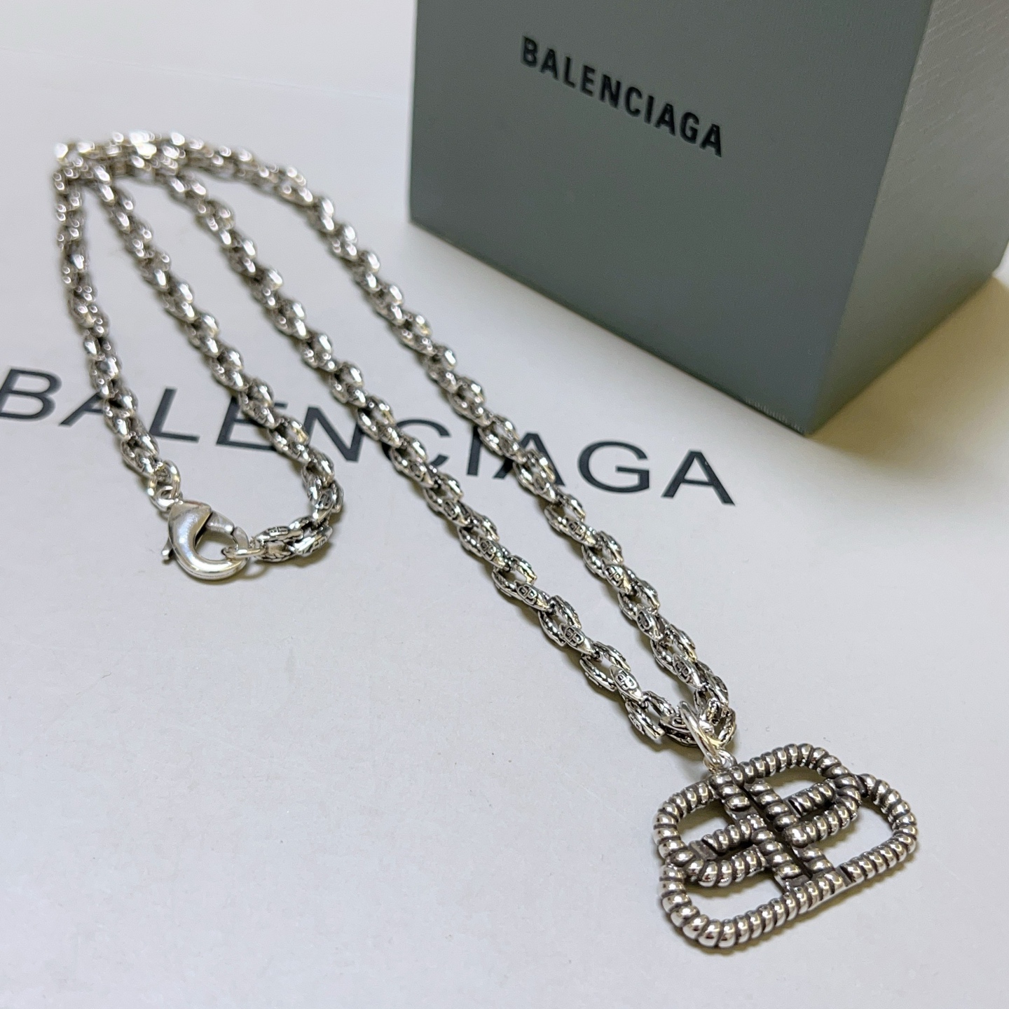 NO:111478,Batch original single product Balenciaga Necklace Balenciaga New necklace counter is consistent, fine details and workmanship are in place, fine design process, hot products are shipped, unique design, retro style Balenciaga Necklace, fine jewelry, balenciaga, balenciaga, necklace19860909批 原单货新品 巴黎世家项链 Balenciaga 新款项链专柜一致 细节做工精细 每个细节流程到位 设计工艺精细 火爆款出货 设计独特 复古风格 巴黎世家项链,饰品精品,balenciaga,balenciaga,necklace,Jewelry