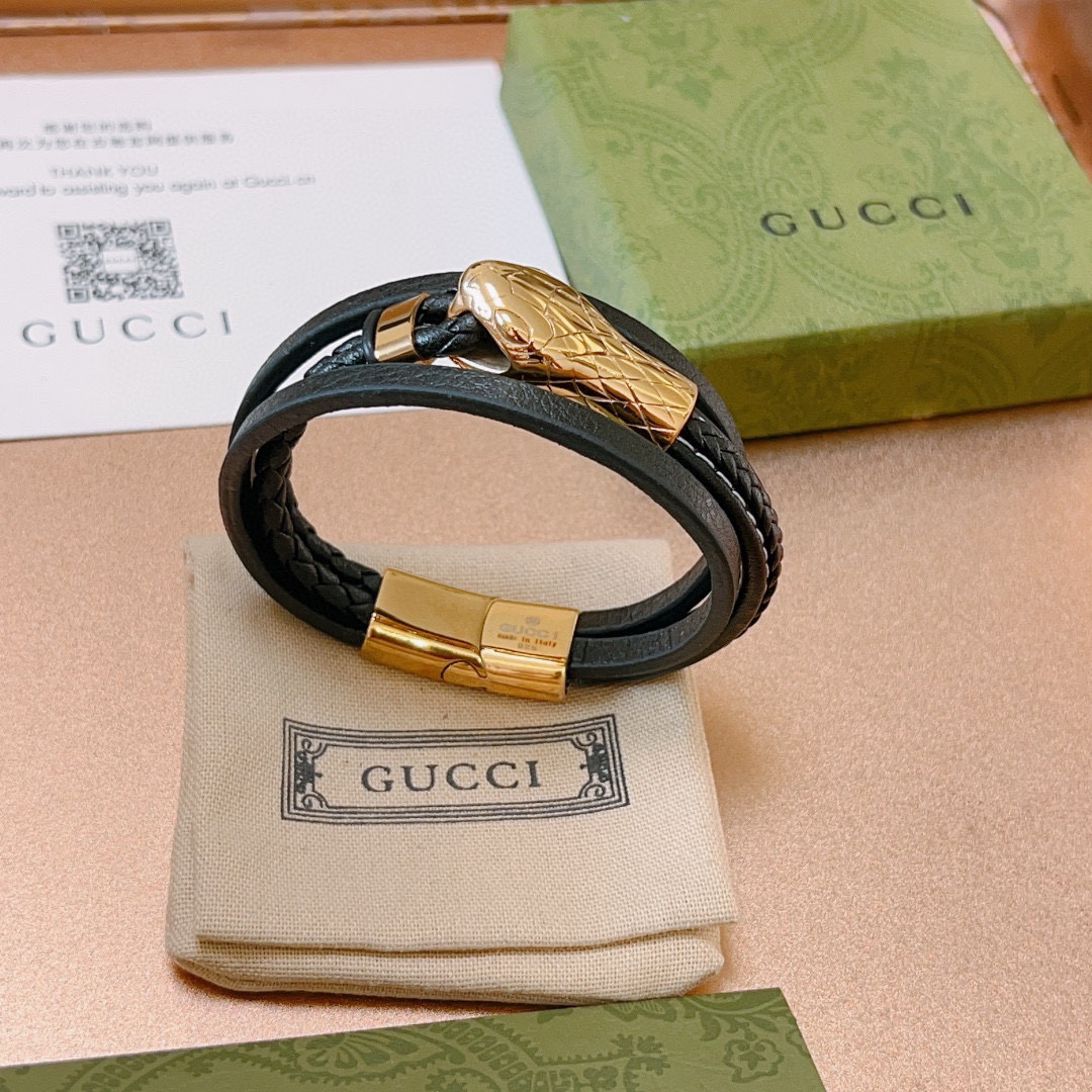 NO:111482,Complete new products are available. Gucci bracelet bracelet bracelet latest model pure handmade top layer cowhide material is higher grade. Stars same style Anger Forest series double G classic series retro silver bracelet bracelet bracelet size: 18.5>19.5>20.5>21.5 cm Details are used to treat the version. Non-market glossy style. This model has been released. Gucci is very easy to match with trendy clothes, fine accessories, gucci, bracelet, cowhide19860909批 新品发售 古驰手绳手环最新款纯手工头层牛皮材质档次更高明星同款Anger Forest系列双G经典款系列复古银手链手绳 手绳尺寸:18.5>19.5>20.5>21.5厘米 细节对版做旧处理 非市面亮面版型 这款一直在出 古驰里面热卖款 非常好搭配潮流衣服,饰品精品,gucci,bracelet,cowhide,Jewelry