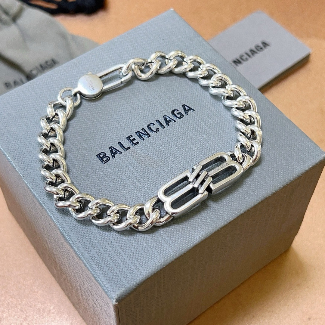 NO:111488,Batch. Original new product Balenciaga bracelets, Balenciaga bracelets, special counters, Balenciaga bracelets, popular products for men, unique design, avant-garde, must-have for both men and women!  Number of codes 18.20.22.24cm, jewelry quality, balenciaga, balenciaga, bracelet19860909批. 原单货新品 巴黎世家 Balenciaga手链专柜一致巴黎世家手链 男士火爆款出货 设计独特 前卫 男女必备！码数18.20.22.24cm,饰品精品,balenciaga,balenciaga,bracelet,Jewelry
