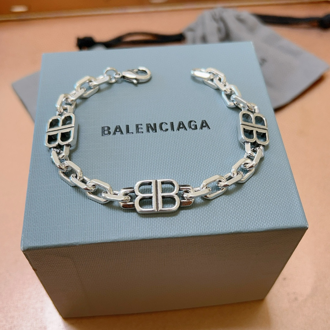 NO:109676,Batch. Original single product Balenciaga bracelet Balenciaga bracelet counter uniform Balenciaga bracelet. Men's hot products are shipped. Unique design. Avant-garde. Must-have for men!  18 20 22 24 cm, jewelry quality, balenciaga, balenciaga, bracelet19860909批. 原单货新品 巴黎世家手链Balenciaga手链专柜一致巴黎世家手链 男士火爆款出货 设计独特 前卫 男士必备！码数18 20 22 24 厘米,饰品精品,balenciaga,balenciaga,bracelet,Jewelry