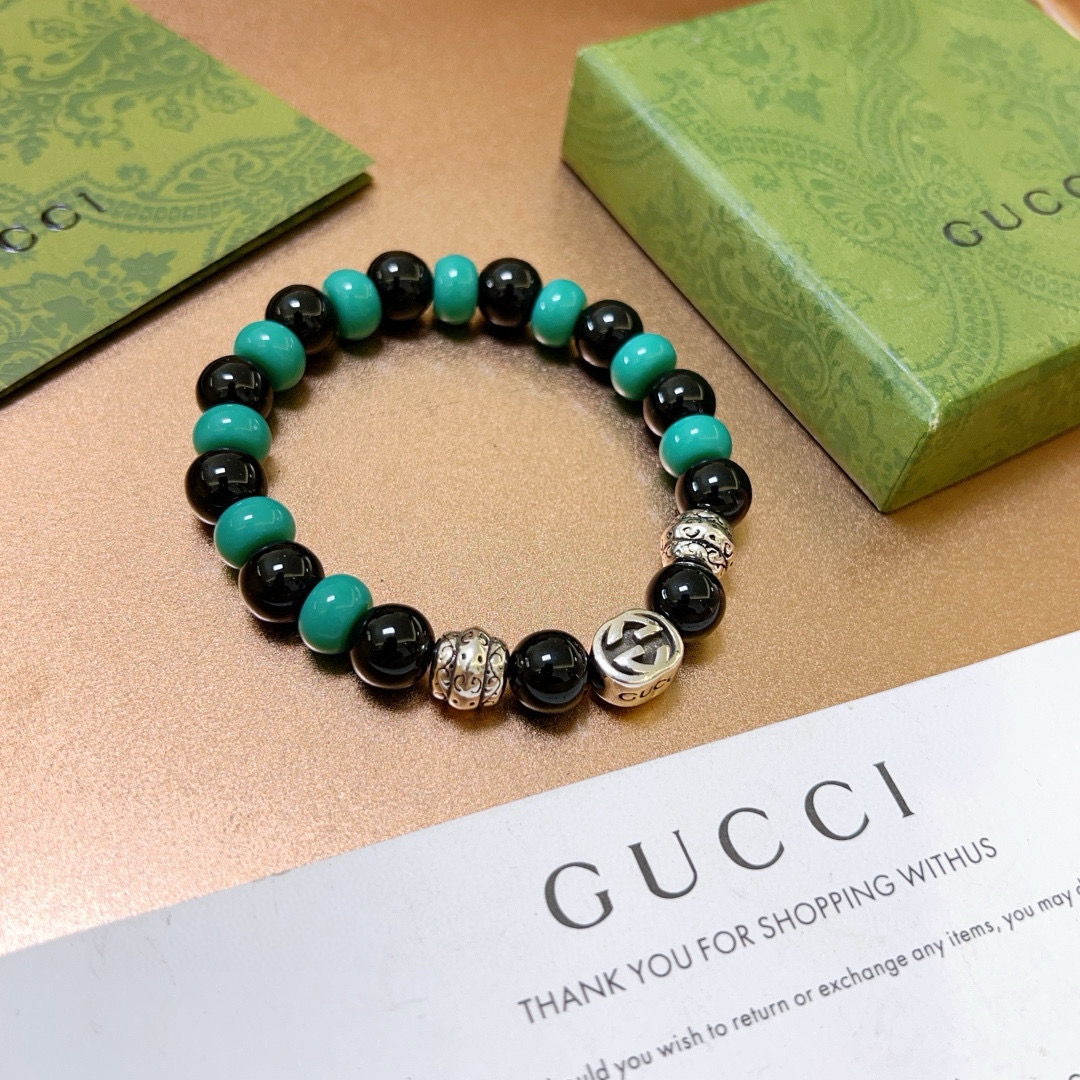 NO:109696,Batch New products released Gucci bracelets for men and women. The latest black agate bracelet has higher grade. Stars with the same style. Anger Forest series double g crystal bracelet. Size: 16-24 cm. Details are used to treat the old version. Non-market bright version. This one is always being made on the market. Gucci is popular in the hot-selling style. Very easy to match clothes, fine accessories, gucci, bracelet19860909批 新品发布古驰手链男女同款 最新款黑玛瑙手链档次更高明星同款Anger Forest系列双g水晶手链 尺寸:16-24厘米 细节对版做旧处理 非市面亮面版型 非市面普通做这款一直在出 古驰里面热卖款 非常好搭配衣服,饰品精品,gucci,bracelet,Jewelry