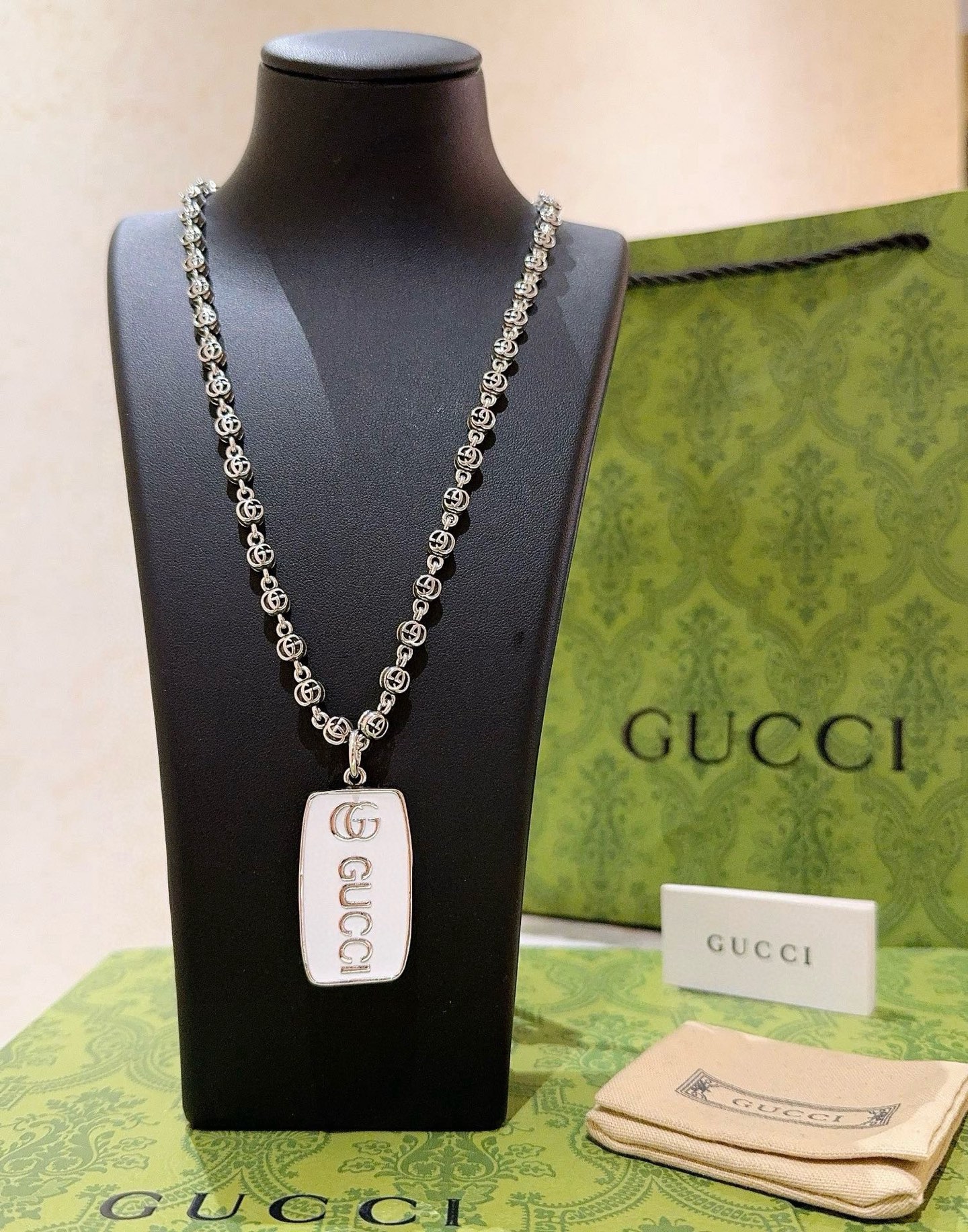 NO:109700,New products are released, Italy officially announced, Gucci necklace latest model chain grade is higher, star style Anger Forest series double G classic design concept necklace series retro silver necklace details are used to treat versions, non-market glossy styles This model has been released, Gucci is popular in it, very easy to match with trendy clothes, jewelry quality, gucci, necklace19860909批新品发布 意大利官宣 古驰项链最新款链条档次更高明星同款Anger Forest系列双G经典款设计理念项链系列复古银项链 细节对版做旧处理 非市面亮面版型 这款一直在出 古驰里面热卖款 非常好搭配潮流衣服,饰品精品,gucci,necklace,Jewelry