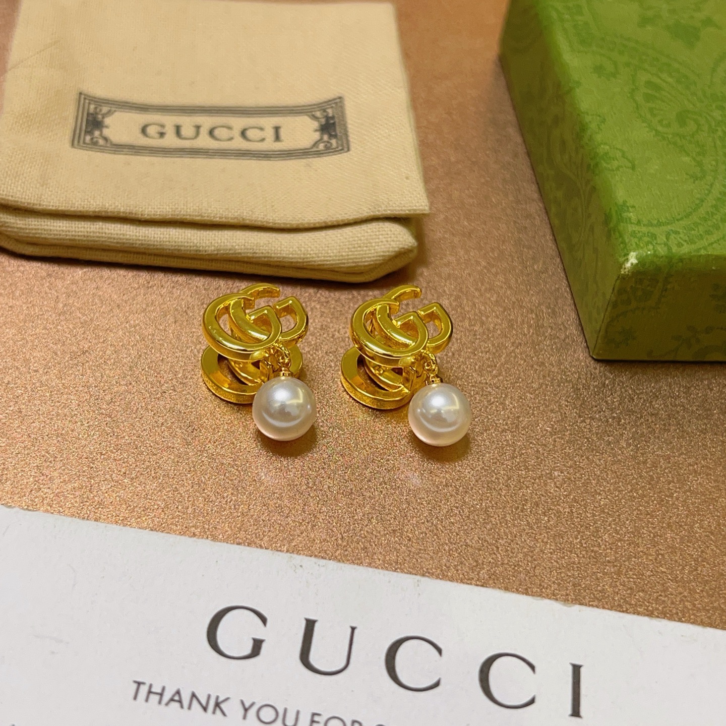 NO:110206,The first release of new products will not be released. The first choice for online celebrities in Douyin’s sales. The latest model of Gucci earrings is higher in grade. The same style as Anger Forest series double G design concept. Retro classic series Gucci earrings make high-end clothes more elegant and more brand-name and personality when going out. Details are used to treat the version. Non-market bright style. This model has been released. Gucci is very good at matching. Good accessories, gucci19860909批  新品首发不爆不发 抖音带货网红首选 古驰耳钉最新款档次更高明星同款Anger Forest系列双g设计理念复古经典系列古驰耳钉 让高档的衣服搭配更有气质 出去更有牌面和个性 细节对版做旧处理 非市面亮面版型 这款一直在出 古驰里面热卖款 非常好搭配,饰品精品,gucci,Jewelry