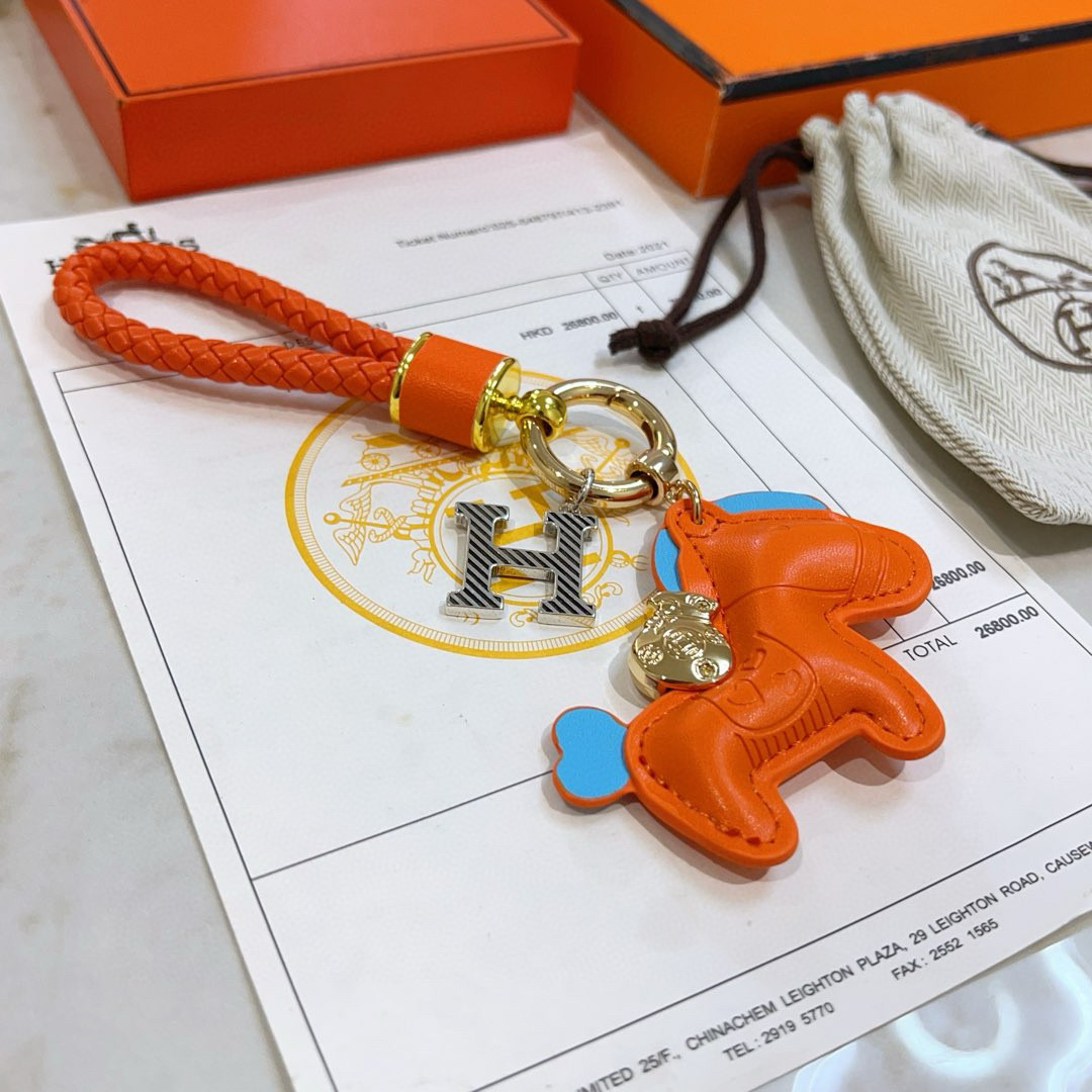 NO:110492,Purchase. New Hermes keychain thickened version, Platinum version. High-end precision version [color][color] Many internet celebrities same style. Hermes hanging decoration keychain is too challenging for the master's craftsmanship. It is not simple to ensure that every detail is in place. High-end customization, same style for men and women, Hermes is popular 1:1 super exquisite star. The same style k gold texture, and the high-end craftsmanship is created. Car keychain is really awesome, jewelry quality, hermes, hermes, keychain19860909批.新款Hermes爱马仕钥匙扣钥匙扣加厚版 铂金版.高级精工版[色][色]众多网红同款 爱马仕挂饰钥匙扣太考验师傅的手艺了 要确保每个细节都到位不简单[色][色] 高端定制 男女同款 爱马仕火爆 1:1超精赞明星 同款 k金质感,精工高端工艺打造出炉. 车钥匙扣上真的赞爆,饰品精品,hermes,hermes,keychain,Jewelry