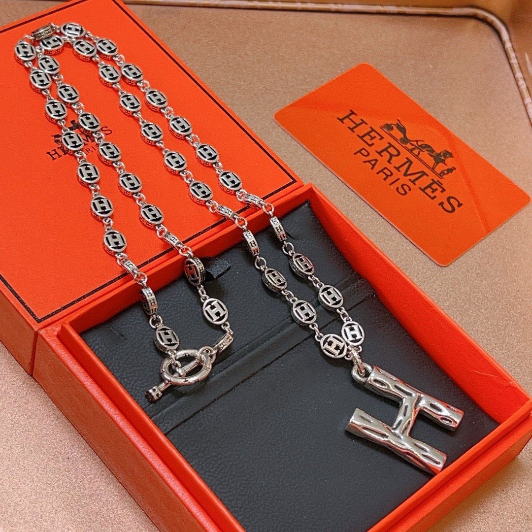 NO:111145,HERMES Hermes necklace H disc series jewelry imported customization. Classic high-end chain matching, new products, simple and fashionable counters consistent, hot products shipped, unique design, avant-garde, must-have for men and women!  , jewelry boutique, hermes, hermes, necklace19860909批HERMES 爱马仕项链 H圆盘系列首饰 进口定制.高端链条经典搭配 新品 简单时尚专柜一致 火爆款出货 设计独特 前卫 男女必备款！,饰品精品,hermes,hermes,necklace,Jewelry