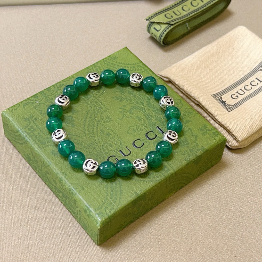 NO:110575,Buy Gucci bracelets are the same as men and women. The latest natural green agate bracelets are higher in grade. Stars are the same as Anger Forest series double g green agate crystal bracelet. Size: 16-24 cm. Details are used to treat the old version. Non-market bright version. This one is always being made on the market. Gucci is popular in the hot-selling model. Very easy to match clothes, fine accessories, gucci, bracelet19860909批 古驰手链男女同款 最新款天然绿玛瑙手链档次更高明星同款Anger Forest系列双g绿玛瑙水晶手链 尺寸:16-24厘米 细节对版做旧处理 非市面亮面版型 非市面普通做这款一直在出 古驰里面热卖款 非常好搭配衣服,饰品精品,gucci,bracelet,Jewelry