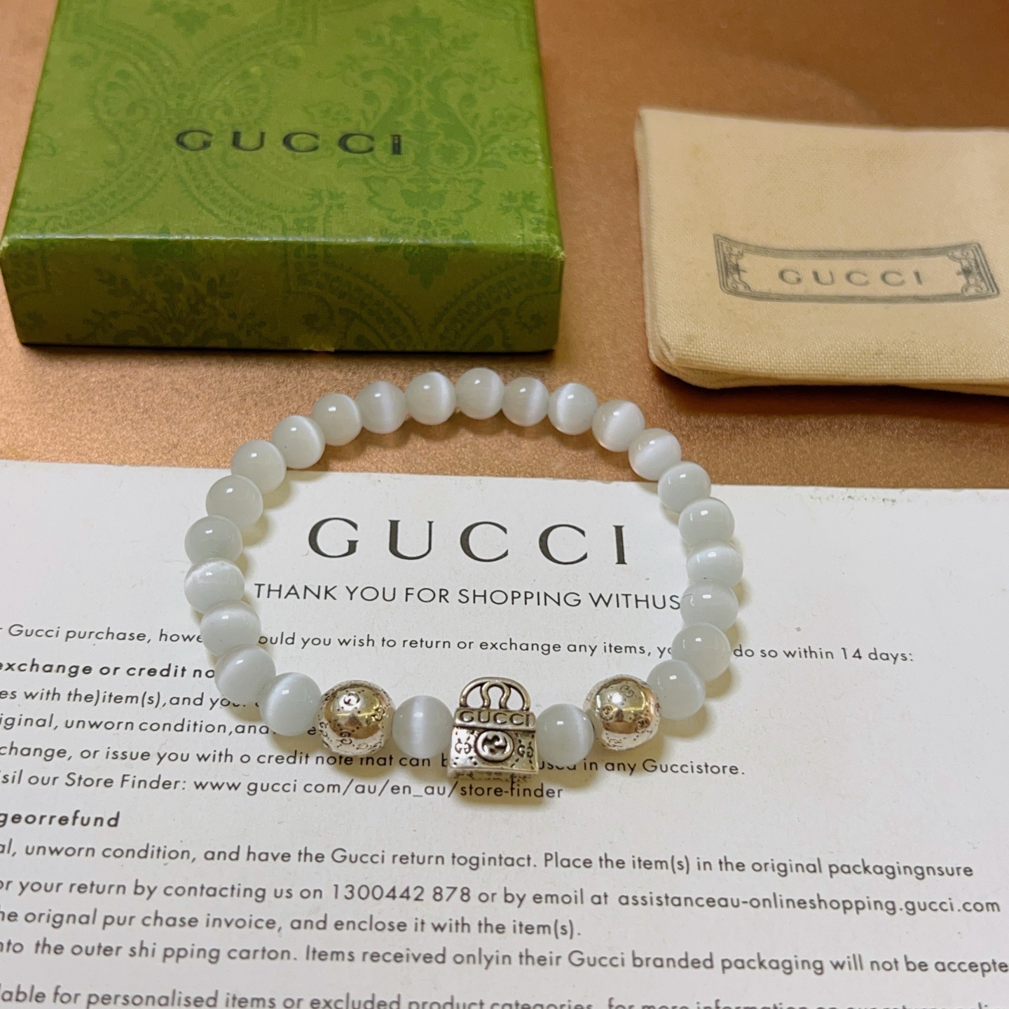 NO:110624,The new product releases Gucci bracelets for men and women. The latest natural cat eye bracelet has higher grade. Stars and the same style. Anger Forest series double g bracelet. Size: 16-24 cm. Details are used to treat the old version. Non-market bright version. This one is always being made on the market. Gucci is popular in the hot-selling style. Very easy to match clothes, fine accessories, gucci, bracelet19860909批 新品发布古驰手链男女同款 最新款天然猫眼石手链档次更高明星同款Anger Forest系列双g手链 尺寸:16-24厘米 细节对版做旧处理 非市面亮面版型 非市面普通做这款一直在出 古驰里面热卖款 非常好搭配衣服,饰品精品,gucci,bracelet,Jewelry