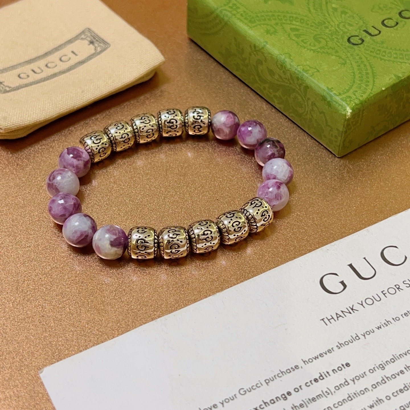 NO:110623,Batch New Product Release Gucci Bracelet Luxury Gucci Bracelet Grandmother Crystal Lithium Mica White Moon Stone Bracelet Crystal Same Model for men and women The latest full beaded bracelet is higher grade Stars Same Model for Anger Forest Series Double G Retro Gucci Bracelet Size: 16-24 cm. Men and women The details are used to treat the old version Non-market shiny version Non-market ordinary style This model has been released all the time Gucci is selling hot models very easy to match clothes, jewelry quality, gucci, bracelet19860909批 新品发布 古驰手链奢华古驰手串 祖母晶紫锂云母白月石手链水晶男女同款 最新款全件串珠手链档次更高明星同款Anger Forest系列双g复古古驰手链 尺寸:16-24厘米.男女同款 细节对版做旧处理 非市面亮面版型 非市面普通做这款一直在出 古驰里面热卖款 非常好搭配衣服,饰品精品,gucci,bracelet,Jewelry