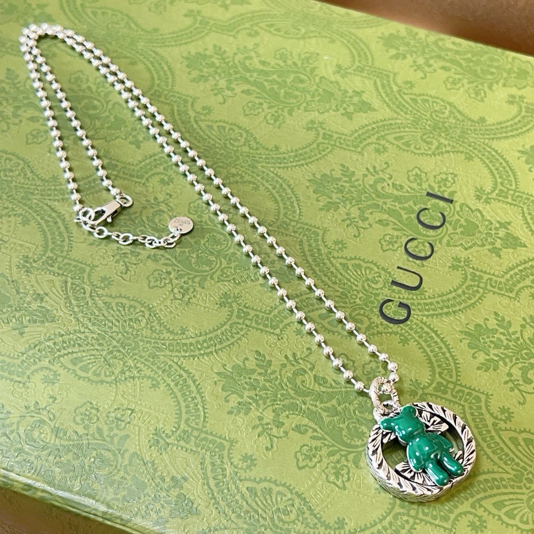 NO:111147,No explosion or release, the first choice for online celebrities selling goods in Douyin, the latest model of Gucci necklace, the chain grade is higher, the same style as star Anger Forest series double g Gucci art style retro necklace, makes high-end clothes more elegant, and makes them more brand-name and personality when going out, details are used to treat the version, non-market bright style, this model has been released, Gucci is very easy to match, fine jewelry, gucci, necklace19860909批 不爆不发 抖音带货网红首选 古驰项链最新款链条档次更高明星同款Anger Forest系列双g古驰艺术风格复古项链 让高档的衣服搭配更有气质 出去更有牌面和个性 细节对版做旧处理 非市面亮面版型 这款一直在出 古驰里面热卖款 非常好搭配,饰品精品,gucci,necklace,Jewelry