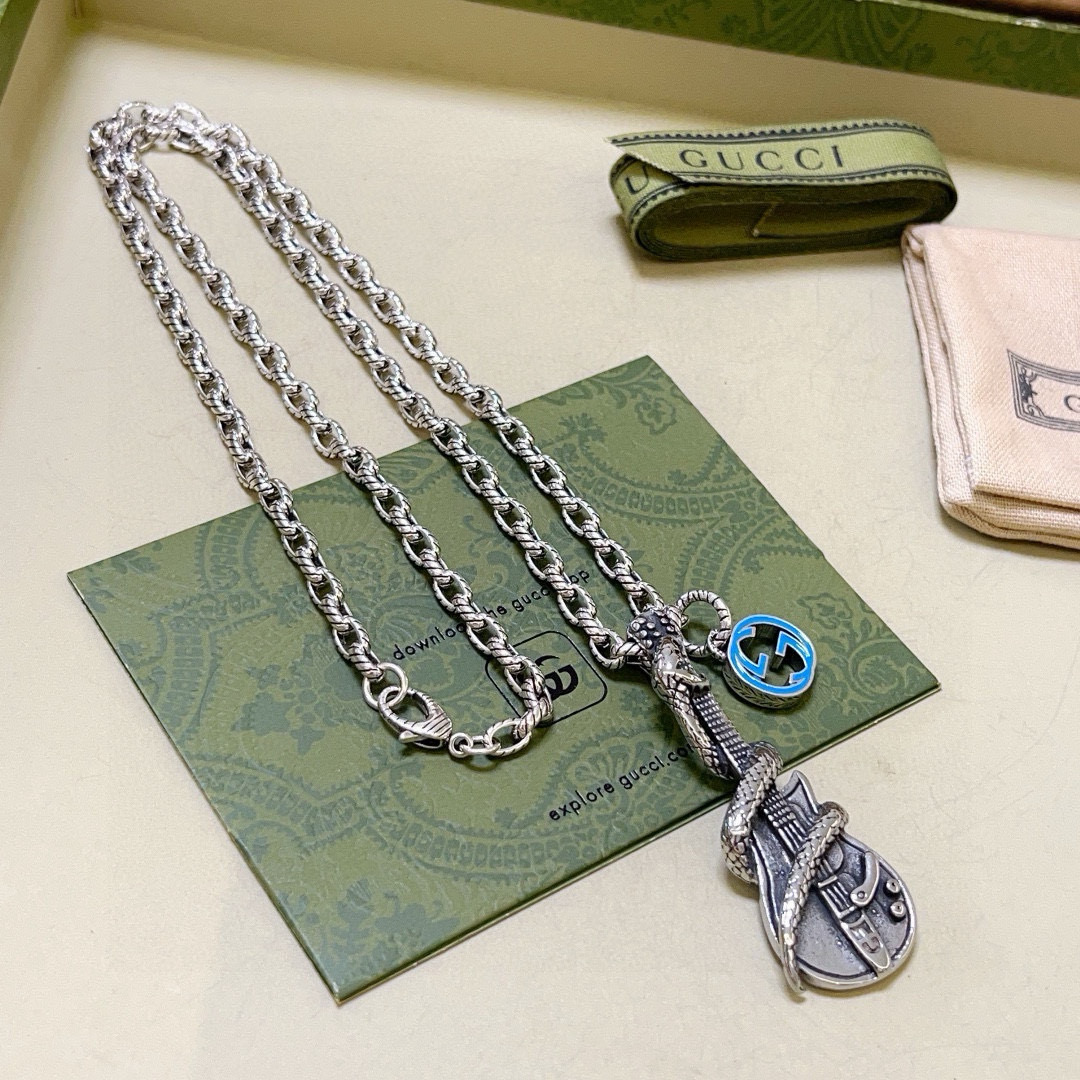 NO:111156,The latest style of Gucci necklaces is higher in chain grade, star style, the same style, Anger Forest series, double G classic necklace, European and American fashion and casual style series, Gucci series retro silver necklace, chain length 60 cm, length can be changed, details are used to treat the version, non-market bright style, this model has been released, Gucci is popular in it, very easy to match with trendy clothes, fine accessories, gucci, necklace19860909批古驰项链最新款链条档次更高明星同款Anger Forest系列双G经典款项链欧美时尚休闲风系列古驰系列复古银项链 链长60厘米可改长度 细节对版做旧处理 非市面亮面版型 这款一直在出 古驰里面热卖款 非常好搭配潮流衣服,饰品精品,gucci,necklace,Jewelry