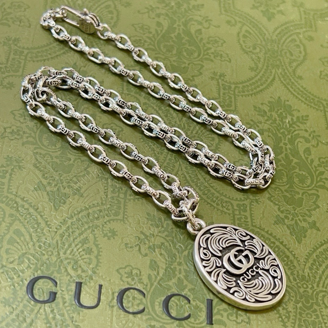 NO:111184,Comment. No explosion or release. The new model of Gucci official website is updated simultaneously. The first choice for Douyin Internet celebrities. The latest model of Gucci necklace is higher in chain grade. The same style. Anger Forest series double g Gucci necklace customized necklace. Details are used to treat the version. Non-market glossy style. This model has been released. Gucci is very easy to match, fine jewelry, gucci, necklace19860909批. 不爆不发 古驰官网新款同步更新 抖音带货网红首选 古驰项链最新款链条档次更高明星同款Anger Forest系列双g古驰项链定制项链 细节对版做旧处理 非市面亮面版型 这款一直在出 古驰里面热卖款 非常好搭配,饰品精品,gucci,necklace,Jewelry