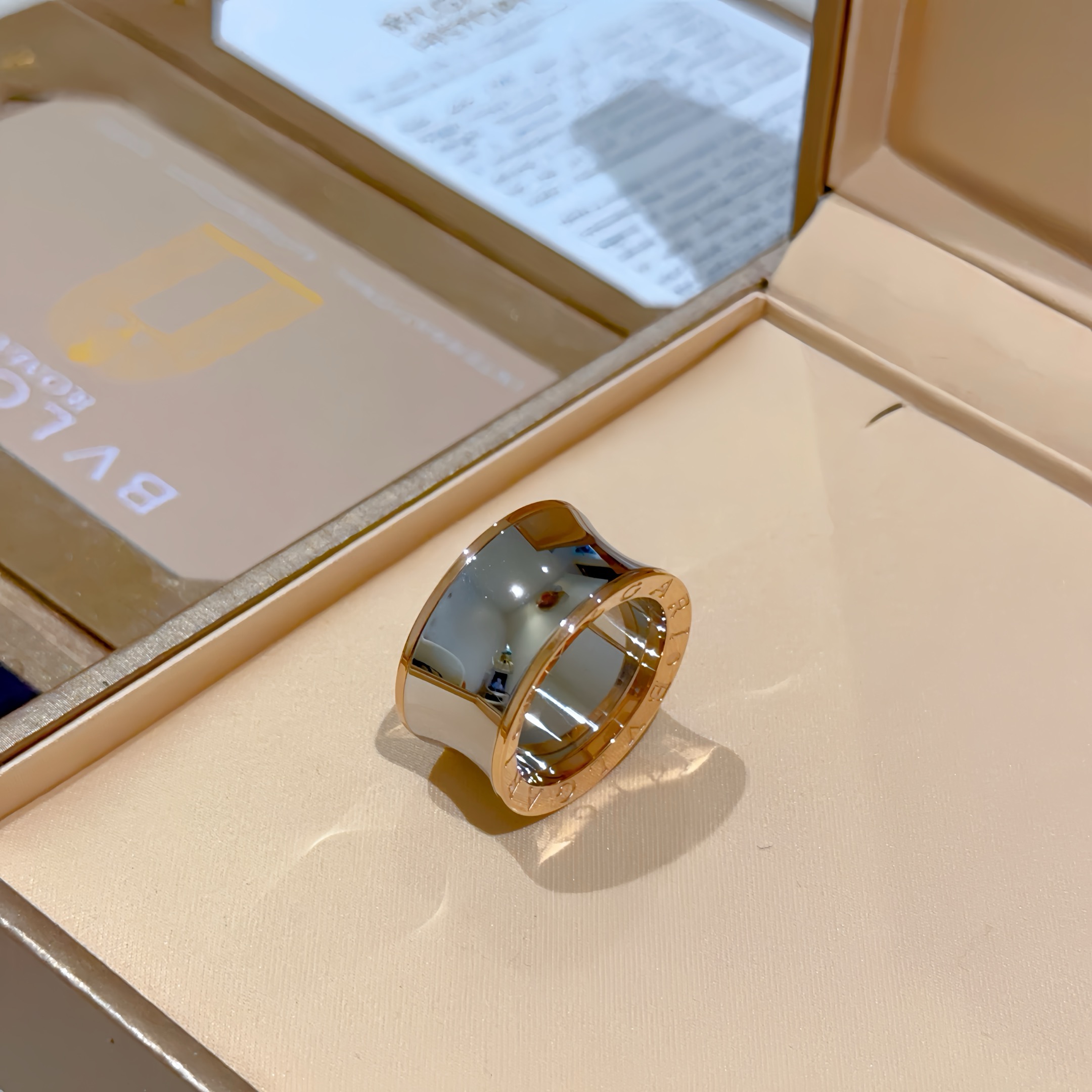 Bvlgari 宝格丽戒指V金材质 BVLGARI宝格丽