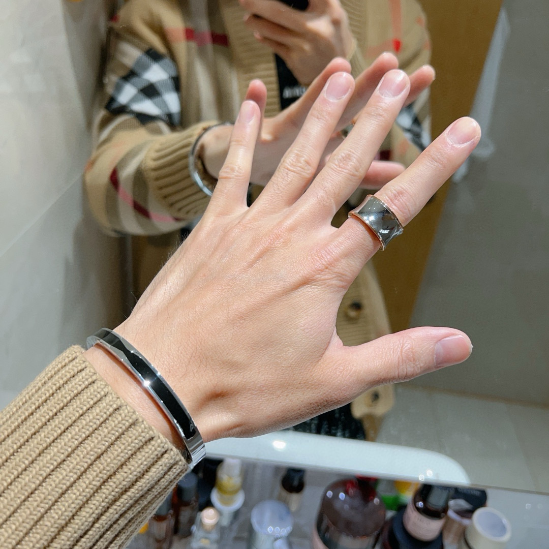Bvlgari 宝格丽戒指V金材质 BVLGARI宝格丽