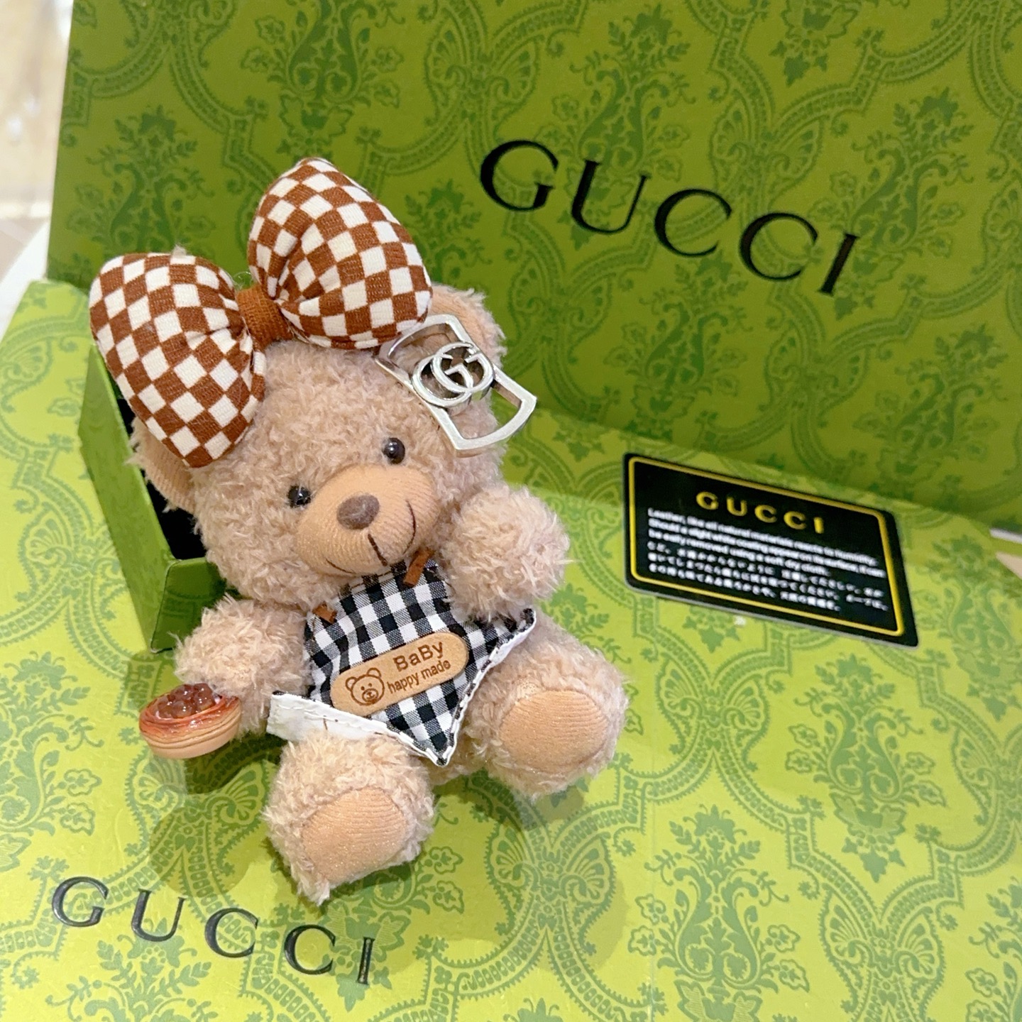 NO:111508,New product release Gucci keychain Gucci bag buckle Latest bag hanging accessories higher grade Celebrity same Anger Forest series dual G classic co-branded design concept keychain series Details are used for the old version Non-market glossy version This model has been released. Gucci is very good to match with trendy backpacks, jewelry boutiques, gucci, backpacks, keychain19860909批新品发布 古驰钥匙扣 古驰包包扣 最新款包包挂饰档次更高明星同款Anger Forest系列双G经典款联名设计理念钥匙扣系列 细节对版做旧处理 非市面亮面版型 这款一直在出 古驰里面热卖款 非常好搭配潮流背包,饰品精品,gucci,backpacks,keychain,Jewelry