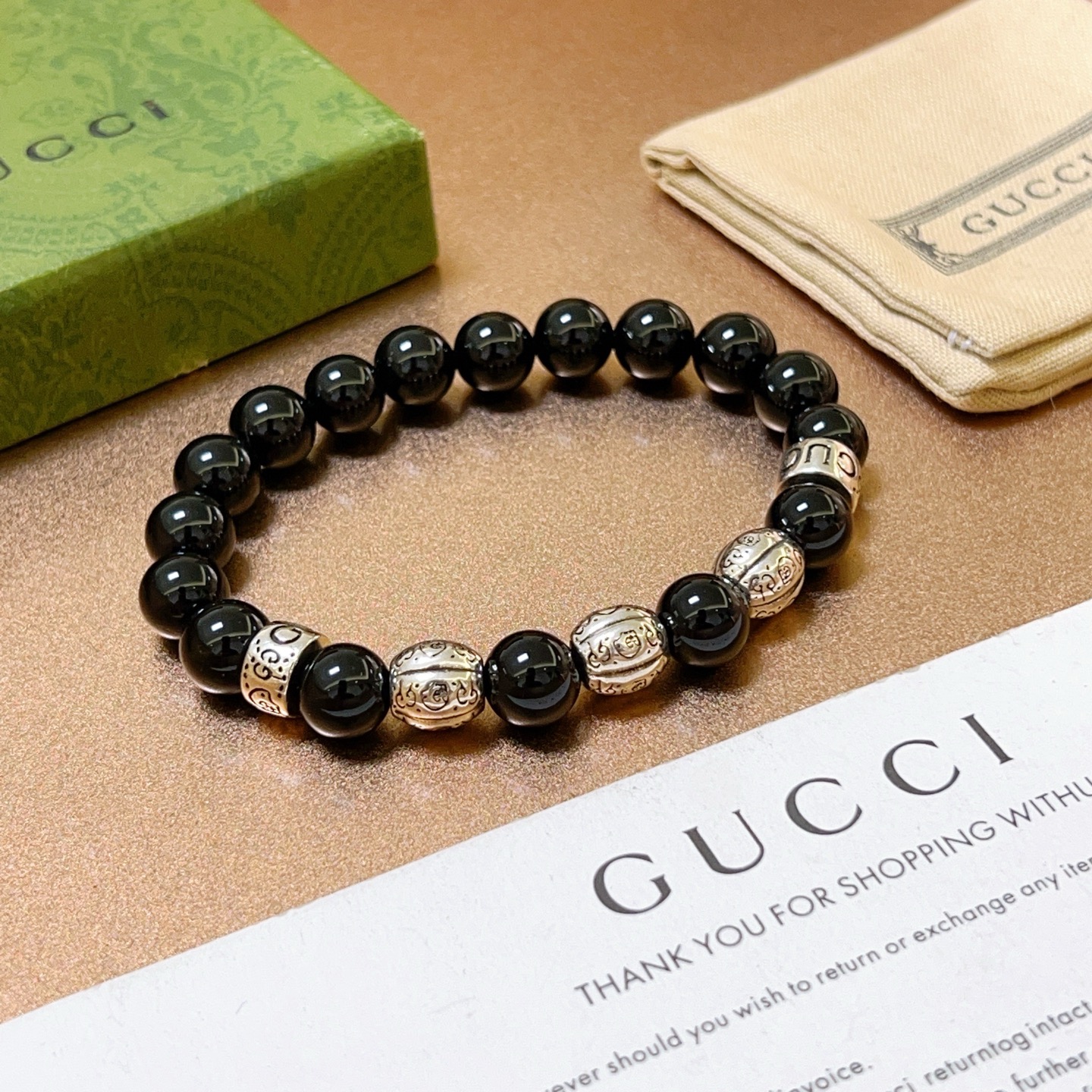 NO:112081,Buy Gucci bracelets are the same as men and women. The latest natural black agate bracelets are higher in grade. Stars are the same as Anger Forest series double g black agate crystal bracelet. Size: 16-24 cm. Details are used to treat the old version. Non-market bright version. This one is always being made on the market. Gucci is popular in the best version. Very easy to match clothes, fine accessories, gucci, bracelet19860909批 古驰手链男女同款 最新款天然黑玛瑙手链档次更高明星同款Anger Forest系列双g黑玛瑙水晶手链 尺寸:16-24厘米 细节对版做旧处理 非市面亮面版型 非市面普通做这款一直在出 古驰里面热卖款 非常好搭配衣服,饰品精品,gucci,bracelet,Jewelry