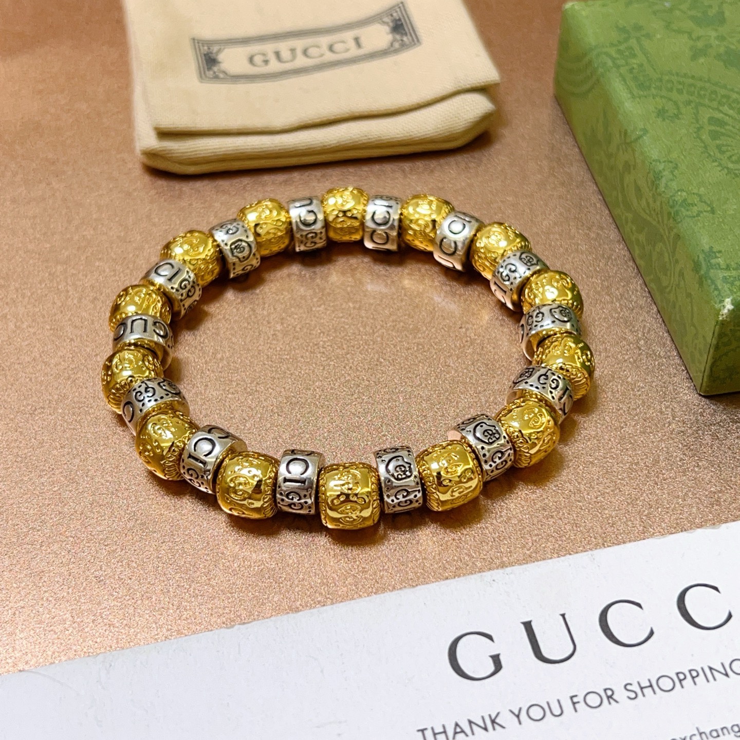 NO:112083,Buy Gucci bracelets are the same as men and women. The latest bracelets are of higher grade. Stars are the same as Anger Forest series double g bracelets. Size: 16-24 cm. Details are used to treat the old version. Non-market bright version. This one is always being made on the market. Gucci is popular in the hot-selling style. Very easy to match clothes, fine accessories, gucci, bracelet19860909批 古驰手链男女同款 最新款手链档次更高明星同款Anger Forest系列双g手链 尺寸:16-24厘米 细节对版做旧处理 非市面亮面版型 非市面普通做这款一直在出 古驰里面热卖款 非常好搭配衣服,饰品精品,gucci,bracelet,Jewelry