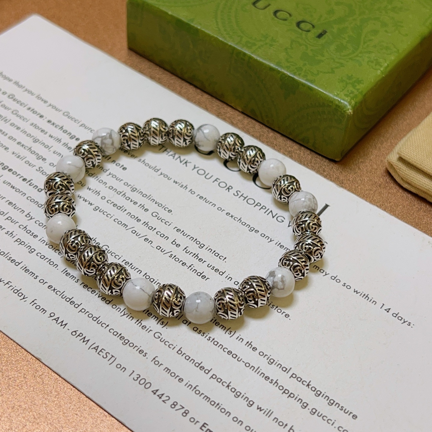 NO:112091,Batch New product release Gucci bracelet luxury Gucci bracelet White tridacna bracelet crystal men and women The latest model full beaded bracelet grade higher star style Anger Forest series double g retro Gucci bracelet Size: 16-24 cm Details are used for the old version Non-market shiny version Non-market ordinary style This model has been released all the time Gucci is selling hot models very easy to match clothes, jewelry quality, gucci, bracelet19860909批 新品发布 古驰手链奢华古驰手串 白砗磲手链水晶男女同款 最新款全件串珠手链档次更高明星同款Anger Forest系列双g复古古驰手链 尺寸:16-24厘米 细节对版做旧处理 非市面亮面版型 非市面普通做这款一直在出 古驰里面热卖款 非常好搭配衣服,饰品精品,gucci,bracelet,Jewelry