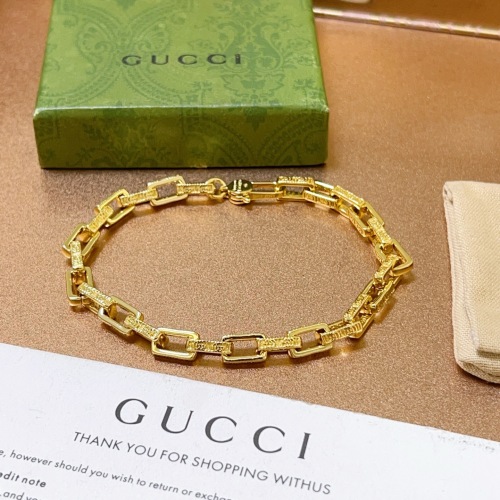 Gucci Gold-Tone Chain Bracelet with Double Snake Head - Unisex Design 3 Gucci Gold-Tone Chain Bracelet with Double Snake Head - Unisex Design