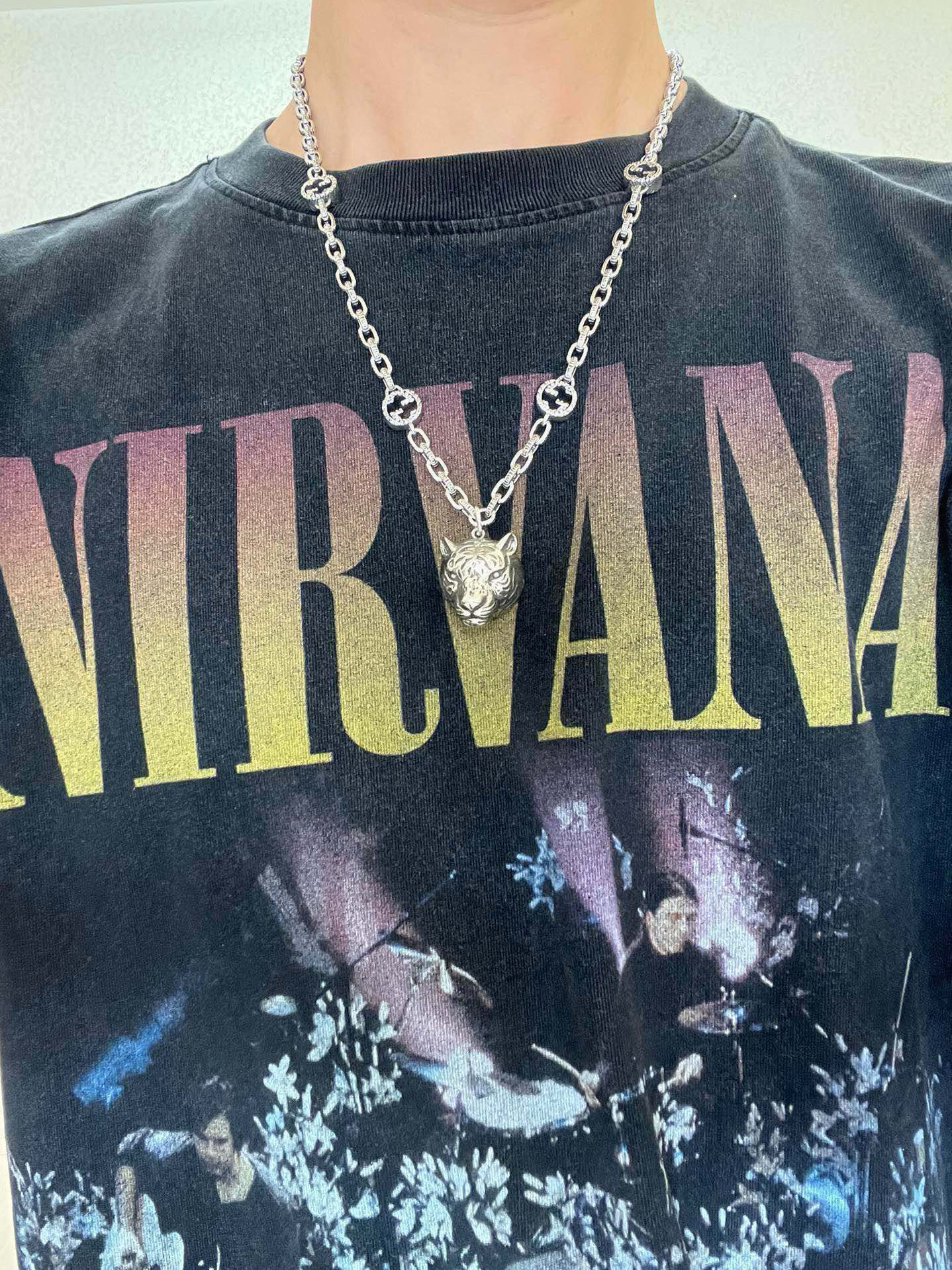 批155   𝐆𝐮𝐜𝐜𝐢古驰项链最新款链条档次更高明星同款Anger Forest系列双G经典款设计理念项链系列复古银项链
链长60厘米
细节对版做旧处理 非市面亮面版型 
这款一直在出 古驰里面热卖款 非常好搭配潮流衣服👔🥿