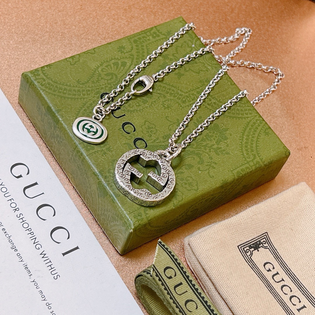 NO:112495,Batch: New products are released without any explosion. The first choice for online celebrities selling goods on Douyin. The latest model of Gucci necklace has a higher chain. Celebrities have the same style. The Anger Forest series double-g design concept retro necklace makes high-end clothes more elegant and more brand-name and personality when going out. Details are used to treat the version. Non-market bright style. This model has been released. Gucci is very good at matching. Premium accessories, gucci, necklace19860909批  新品发布不爆不发 抖音带货网红首选 古驰项链最新款链条档次更高明星同款Anger Forest系列双g设计理念复古项链 让高档的衣服搭配更有气质 出去更有牌面和个性 细节对版做旧处理 非市面亮面版型 这款一直在出 古驰里面热卖款 非常好搭配,饰品精品,gucci,necklace,Jewelry