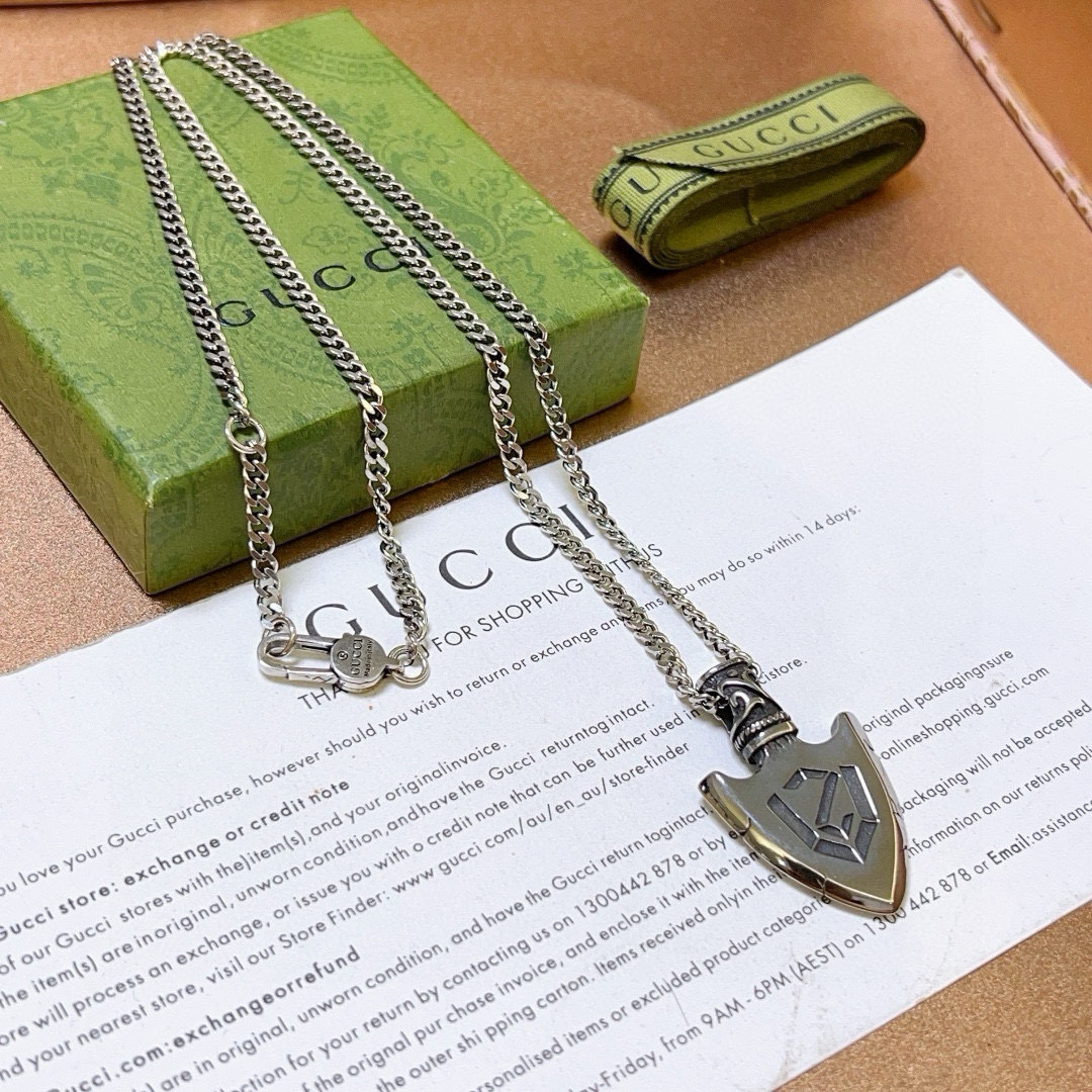 NO:112513,Comment: Too handsome. Gucci Necklace 2025 latest chain grade is higher. Stars' classic style. Anger Forest series double G new Gucci Necklace. The chain length is 60 cm. The length can be changed. Details are used to treat the version. Non-market glossy style. This model has been released. Gucci is very easy to match with trendy clothes, fine accessories, gucci, necklace19860909批 太帅啦 古驰项链2025最新款链条档次更高明星同款经典款Anger Forest系列双G新款古驰项链 链长60厘米可改长度 细节对版做旧处理 非市面亮面版型 这款一直在出 古驰里面热卖款 非常好搭配潮流衣服,饰品精品,gucci,necklace,Jewelry